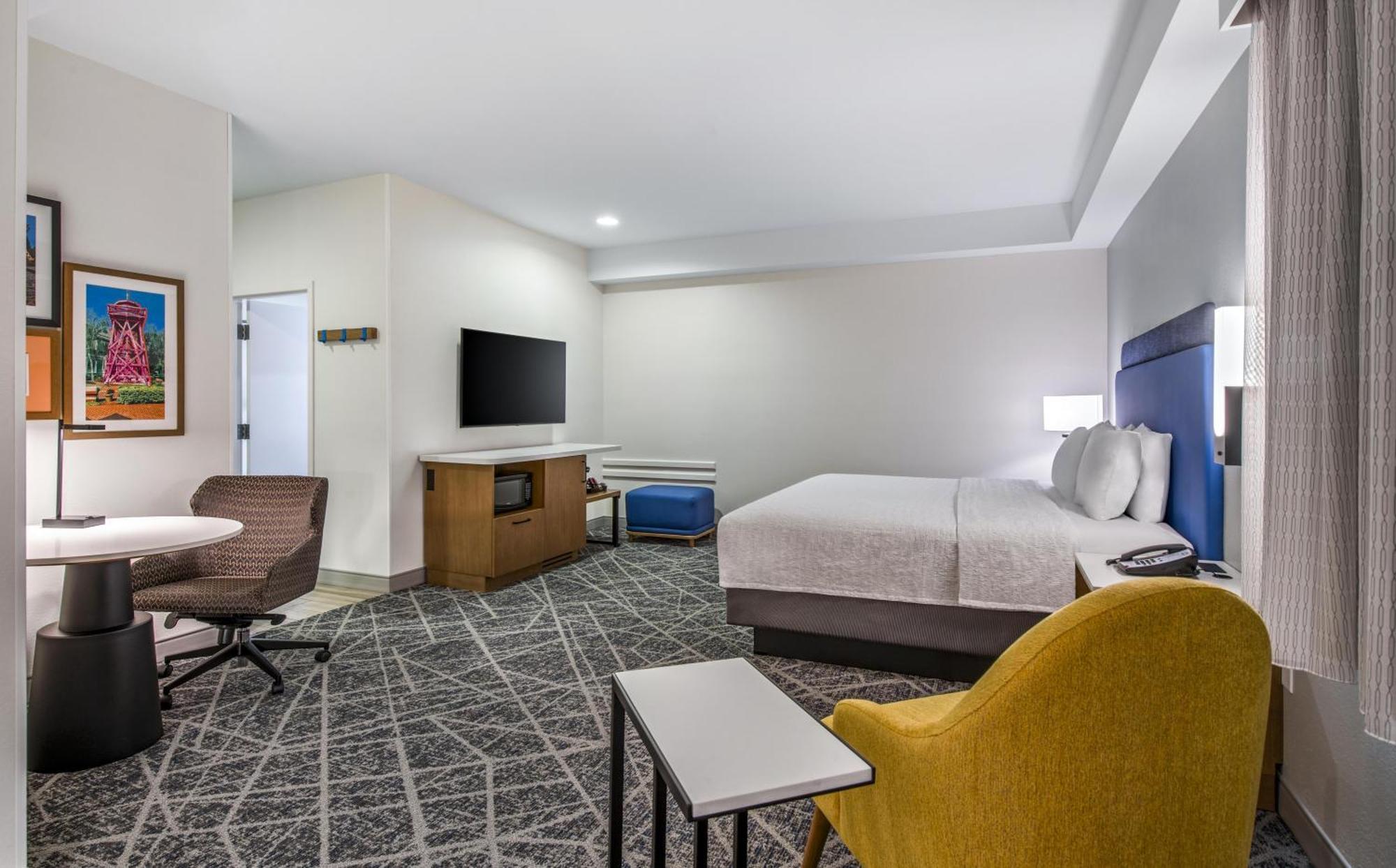 Deluxe King Room - Non-Smoking