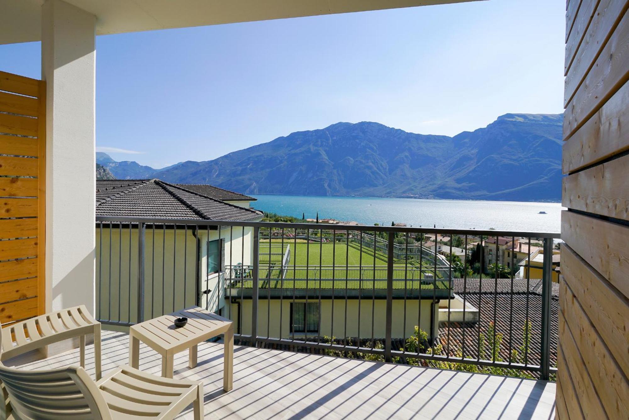 Superior Double Room Balcony Lake View