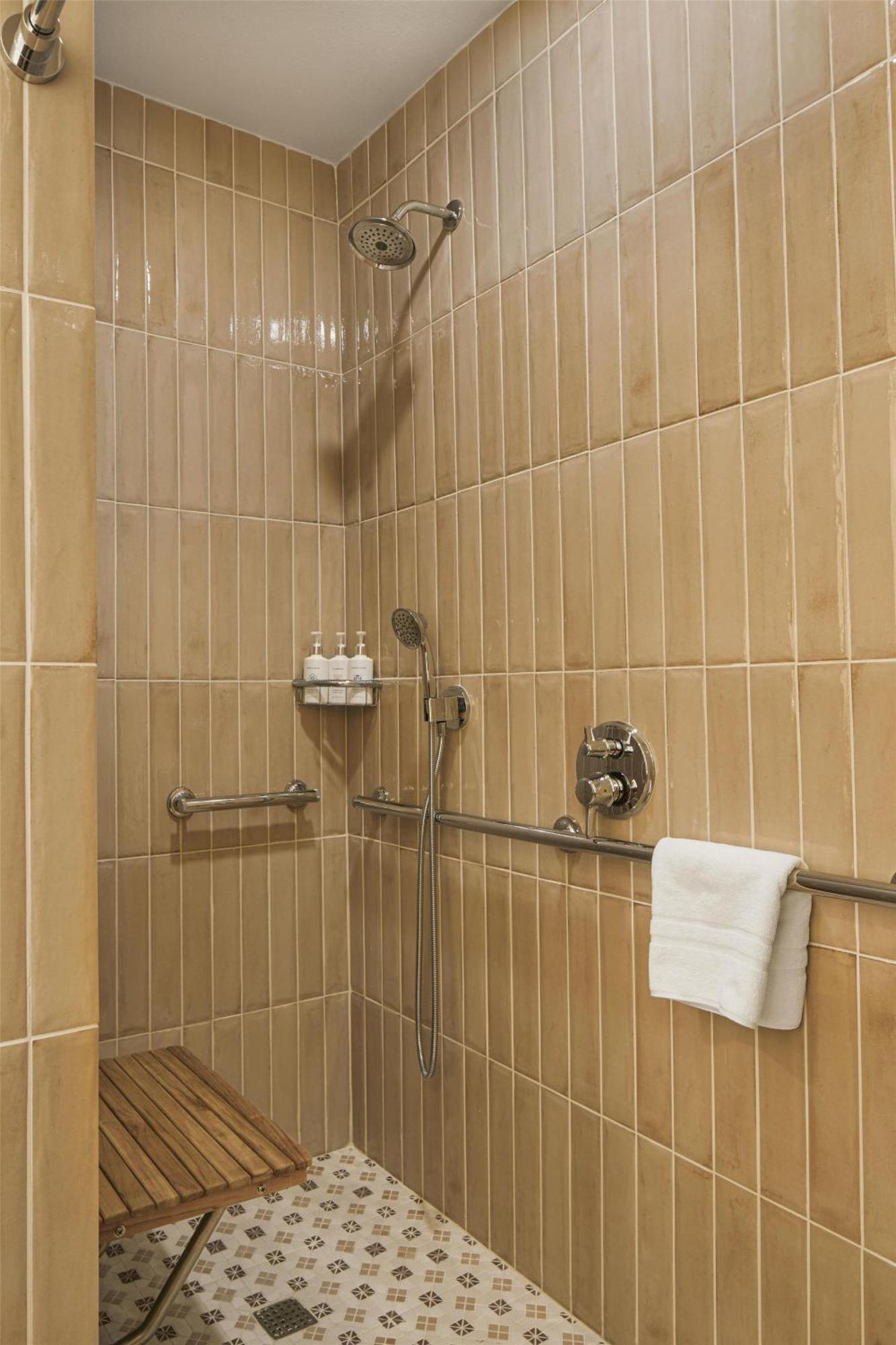 Casita Queen Resort Two Queen Beds Roll Shower Disability Access
