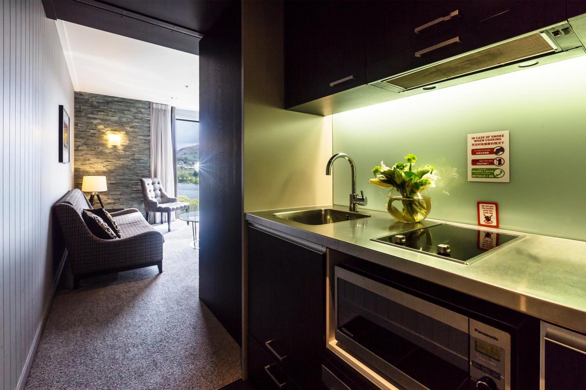 Deluxe Twin Room Lake View Kitchenette