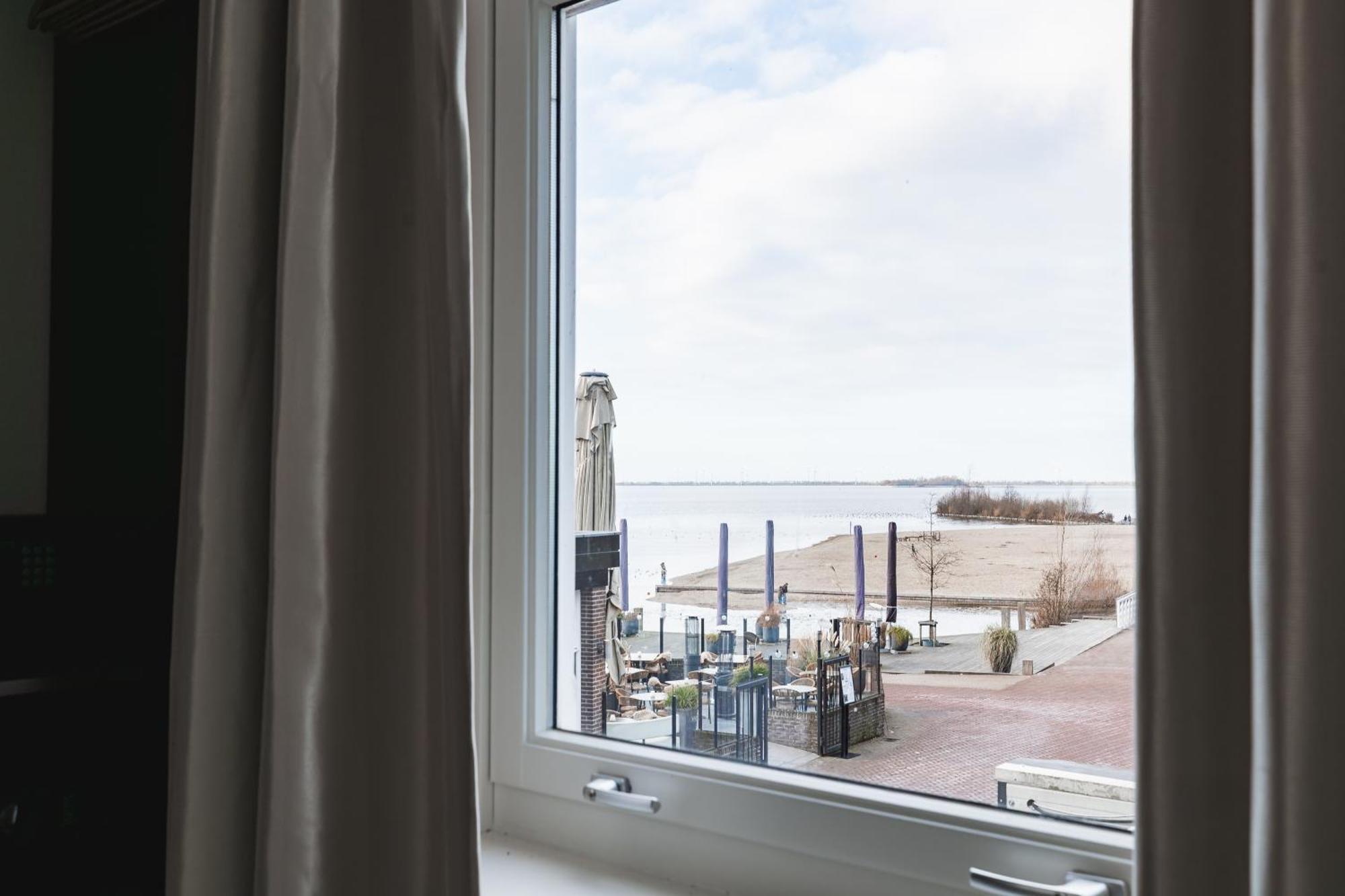 Deluxe Double or Twin Room Lake View
