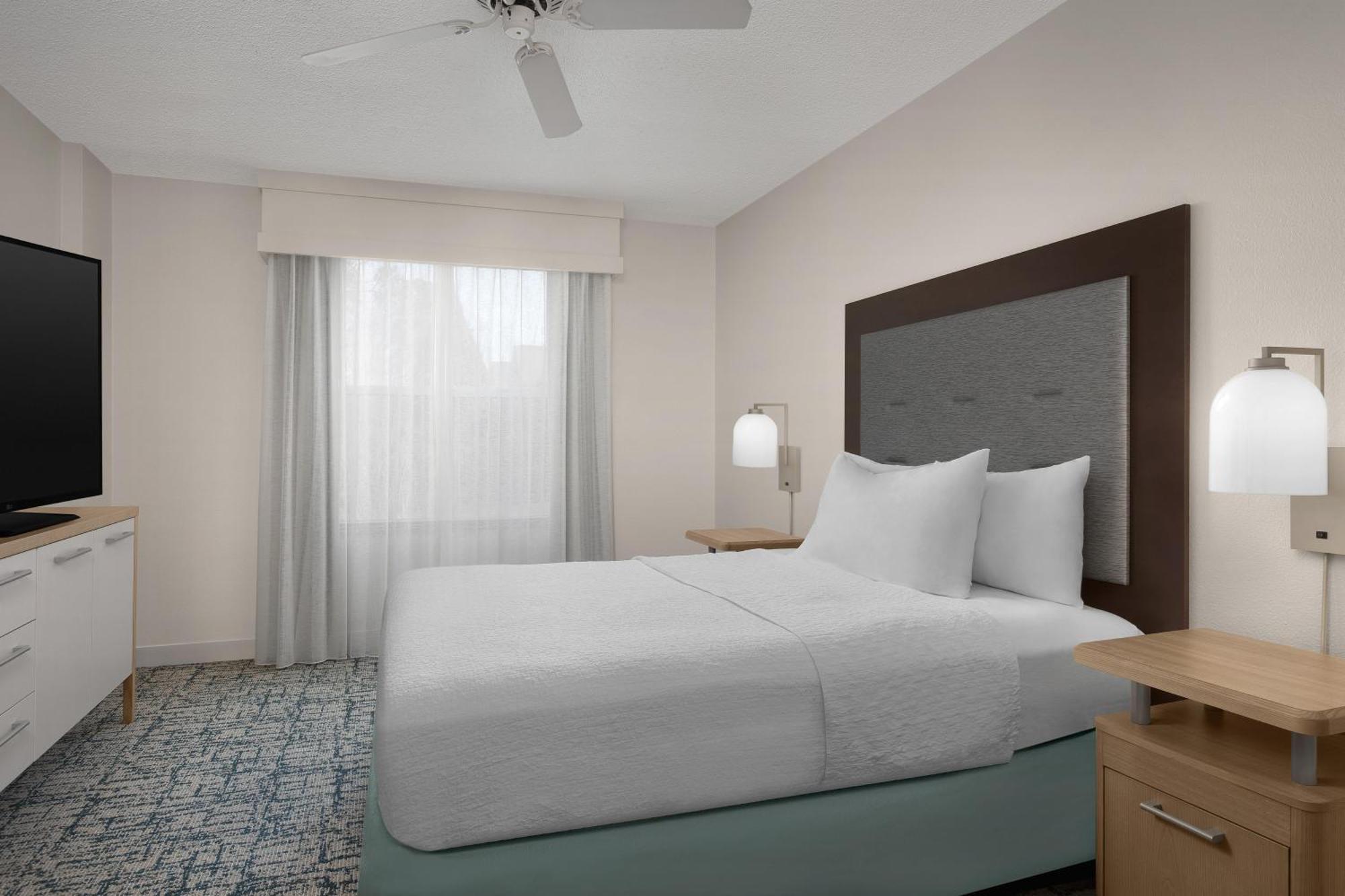 One-Bedroom Queen Suite - Non-Smoking,1758331703:JPEG