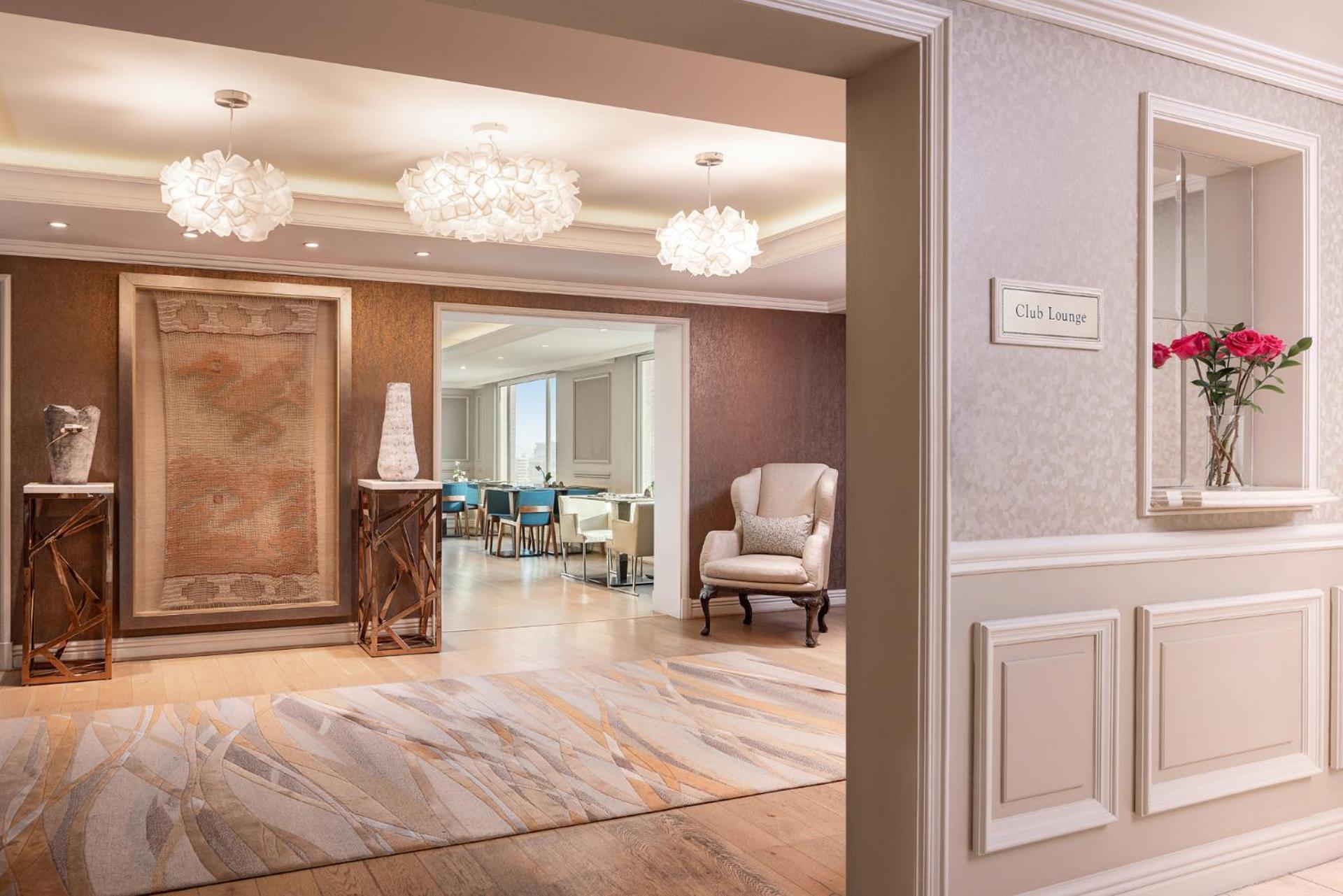 Deluxe King Room Terrace Club Lounge Access