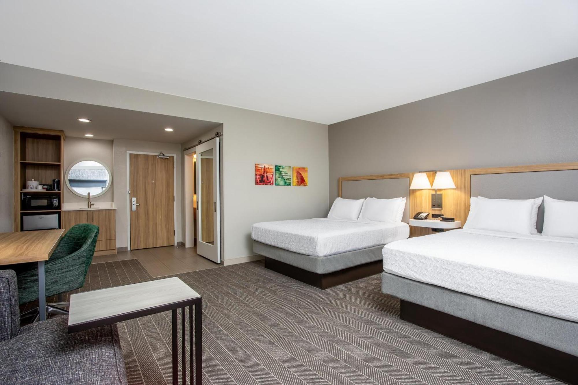 Studio Suite Two Queen Beds Sofa Bed Non-Smoking