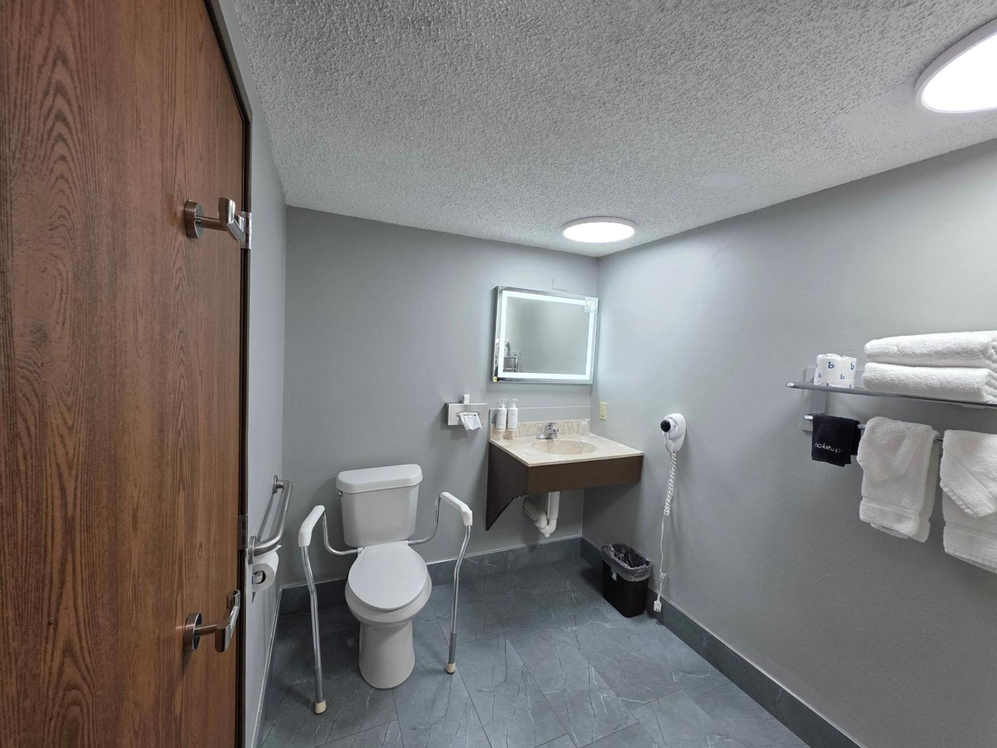 Queen Room Mobility Access or Non-Smoking