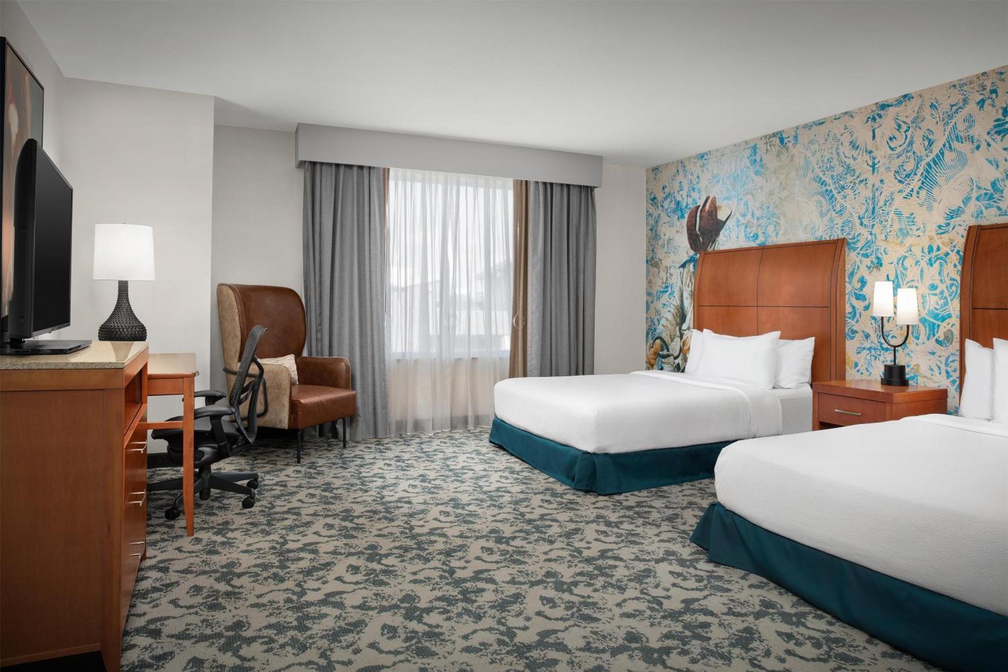Queen Room Two Queen Beds Mobility Hearing Access
