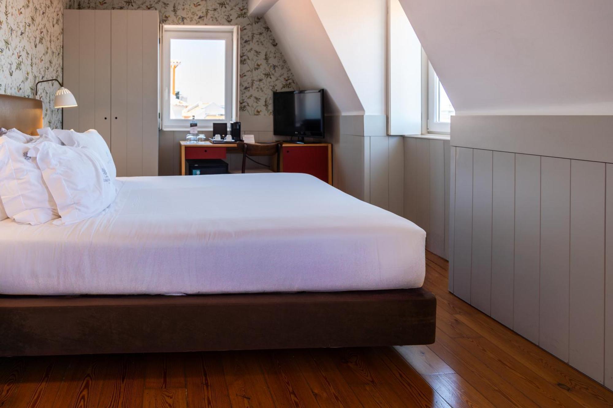 Double or Twin Deluxe Room River or Castle View