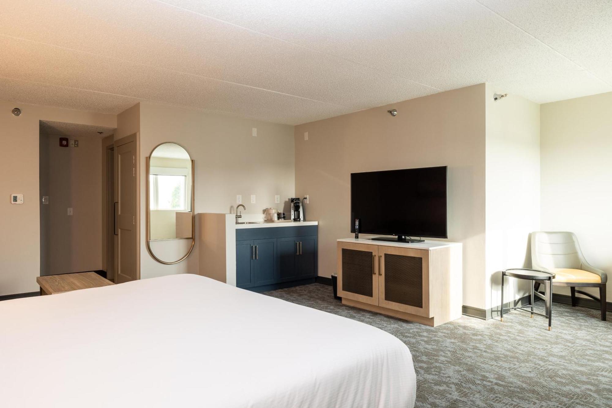Junior King Suite with Seating Area