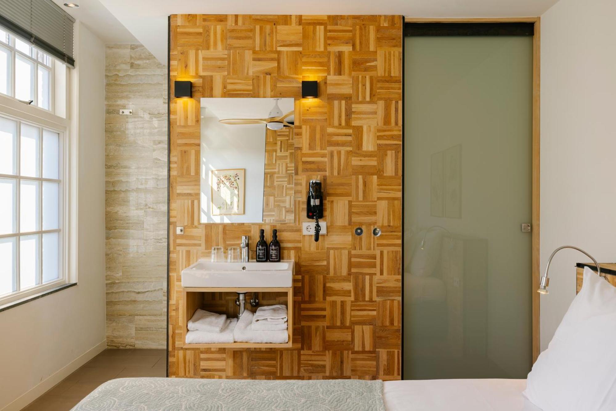 Bleecker Comfort Room