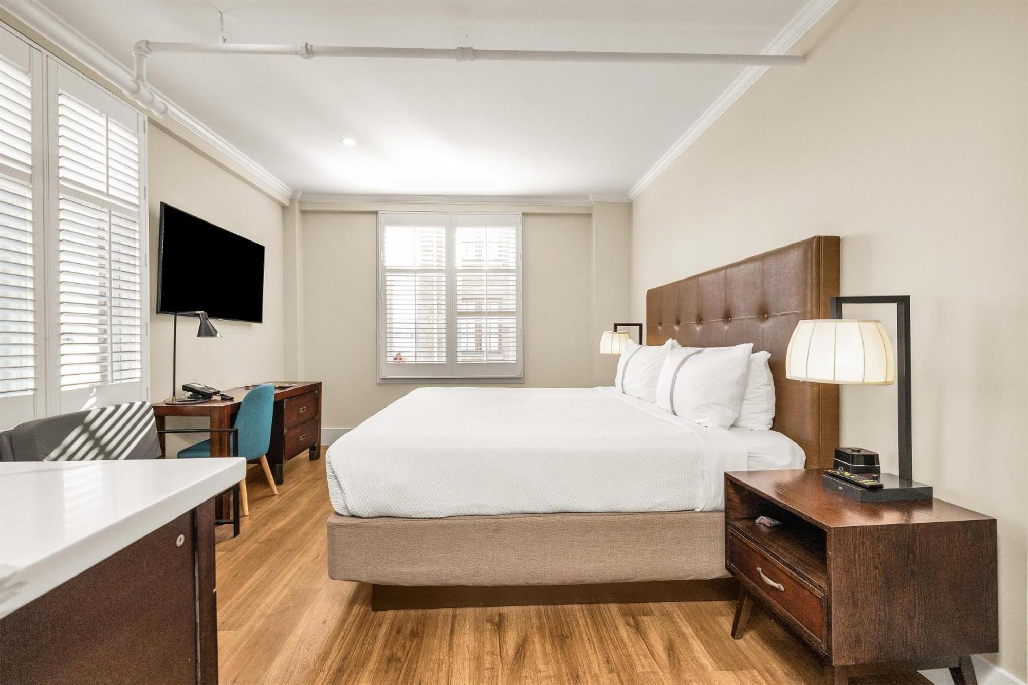 Deluxe King Room