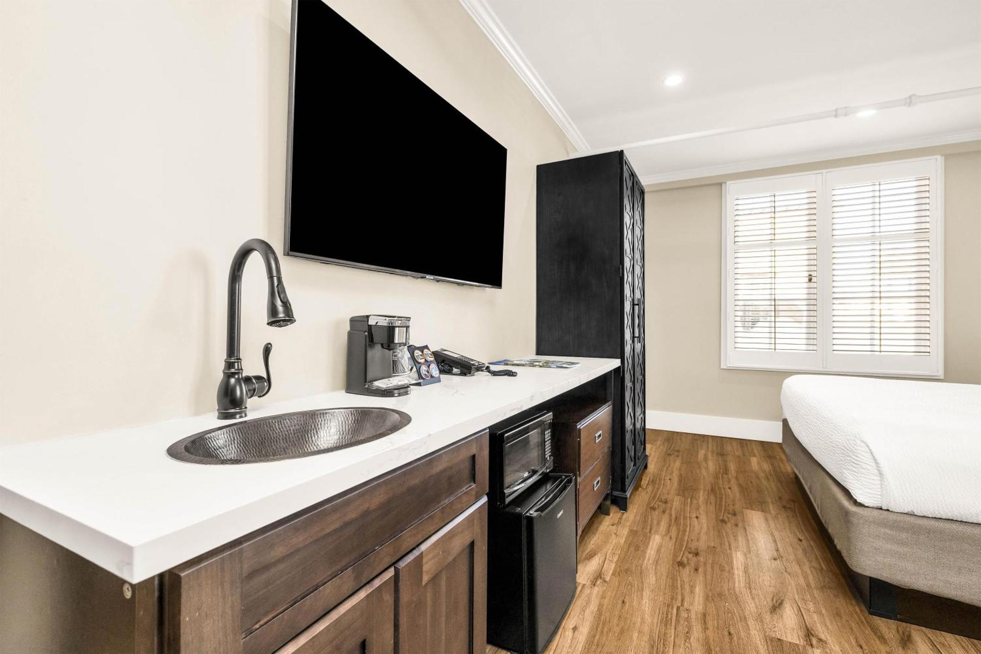 Junior King Suite Seating Area