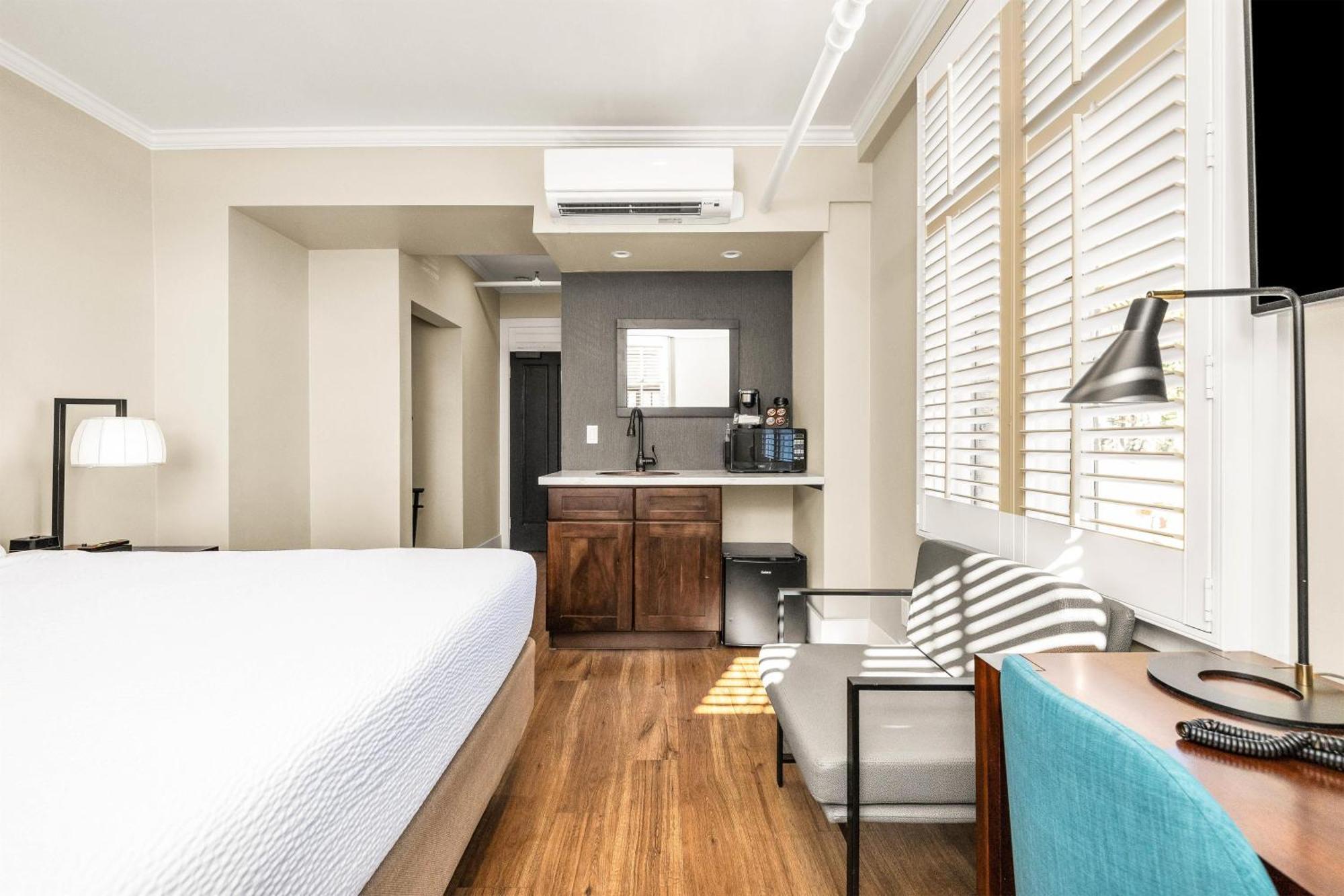 Deluxe King Room
