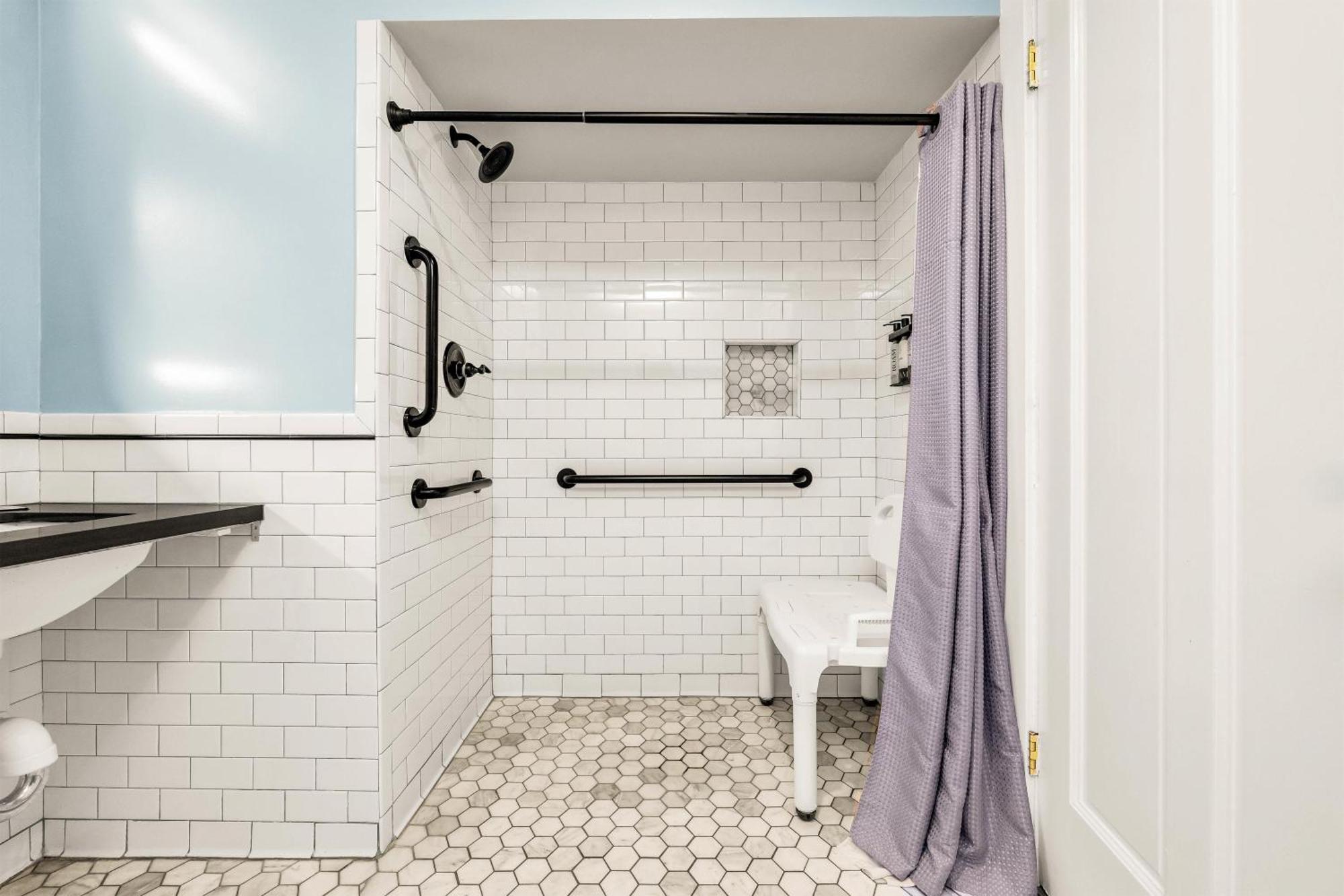 Deluxe King Room Bathtub Mobility or Hearing Accessible