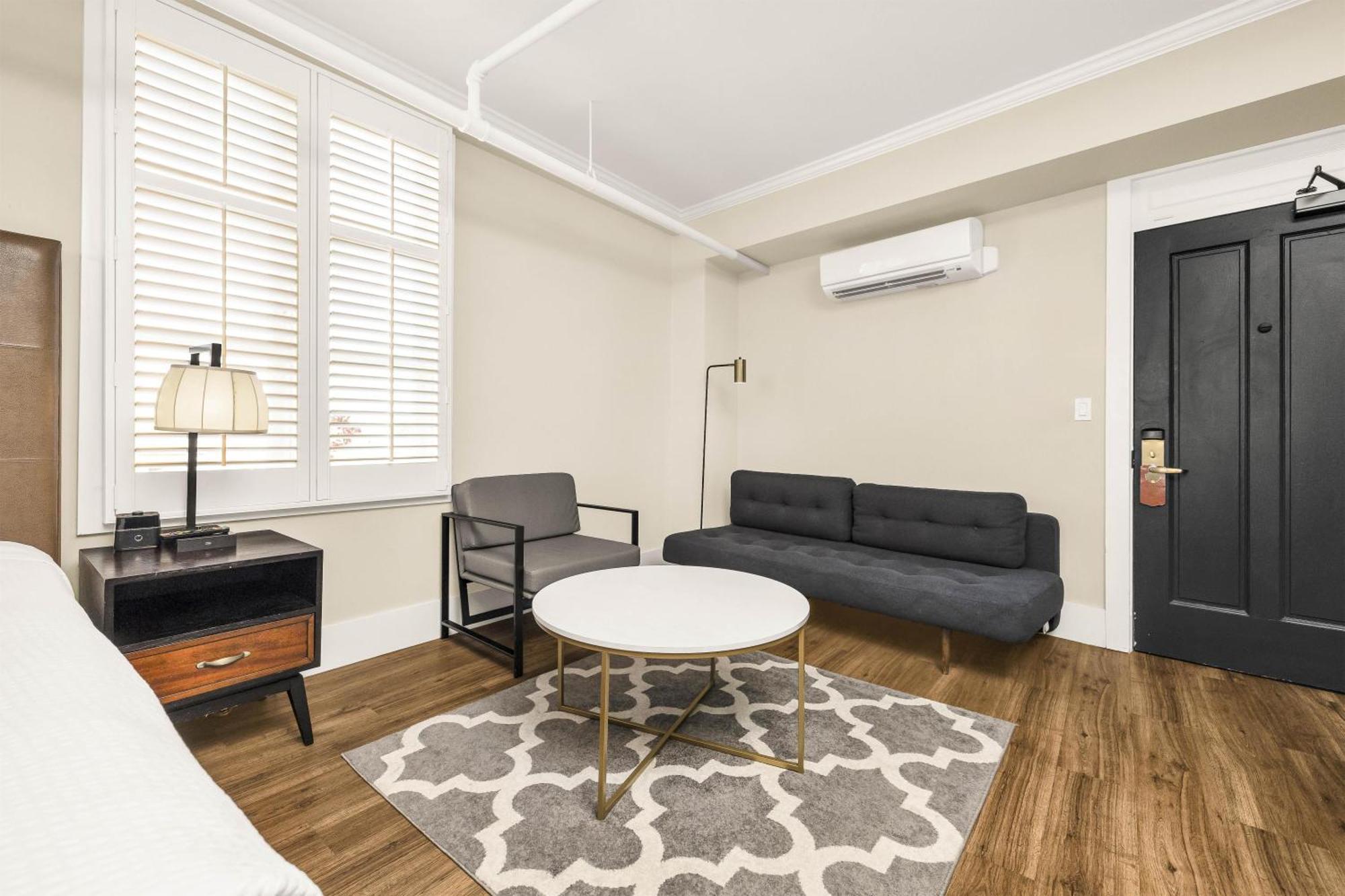 Junior King Suite Seating Area
