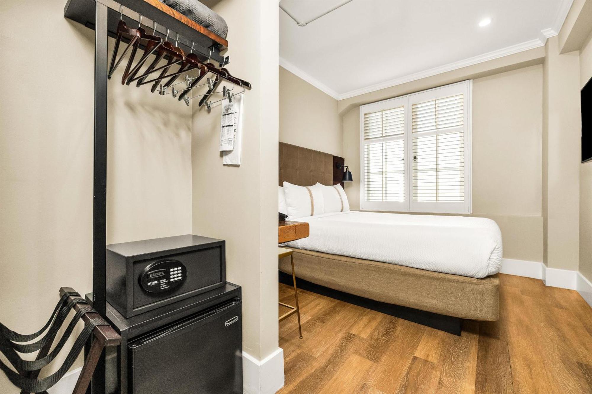 Petite Queen Room One Queen Bed