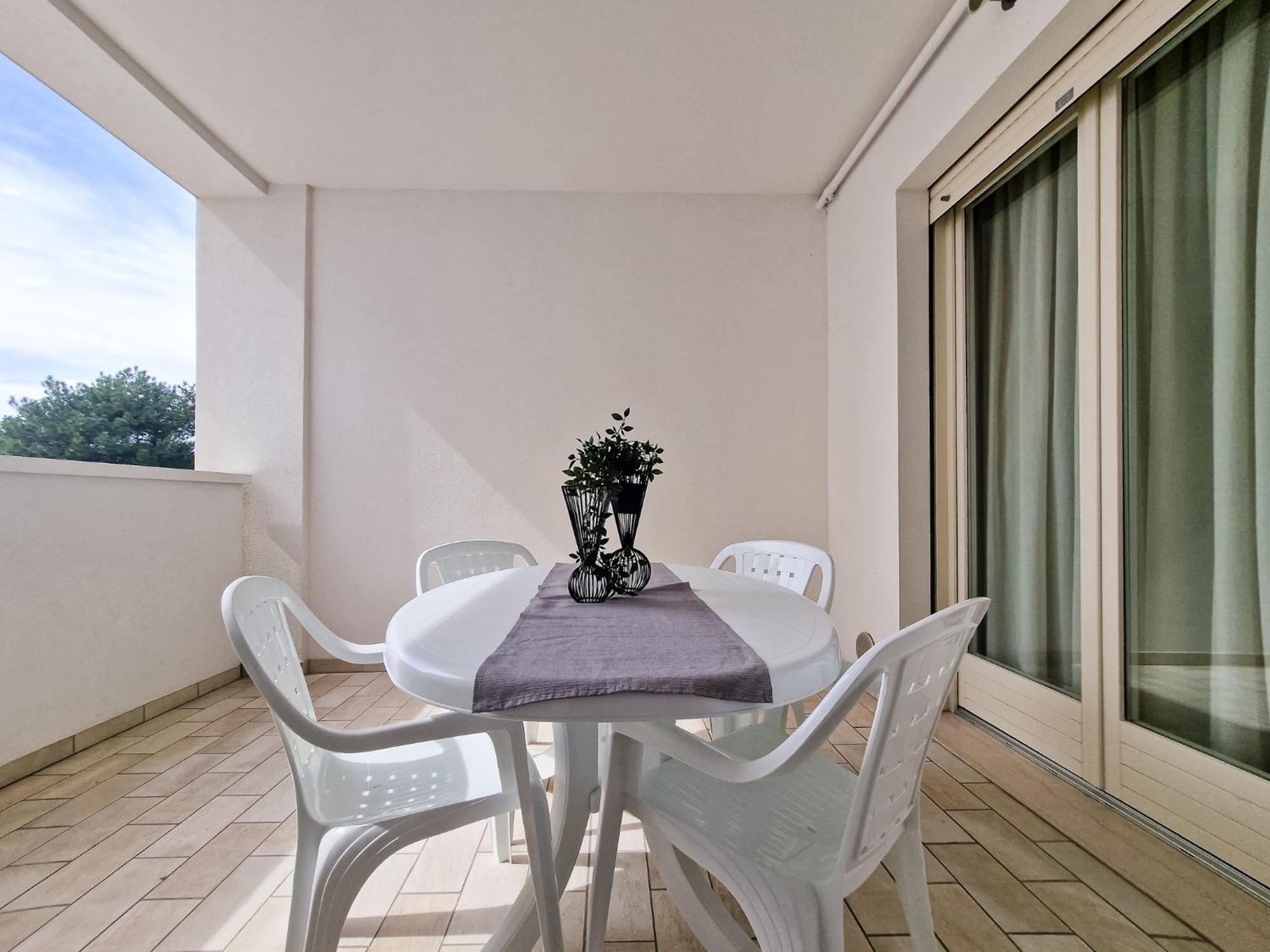 Large Two-Bedroom Apartment,1758357907:JPEG