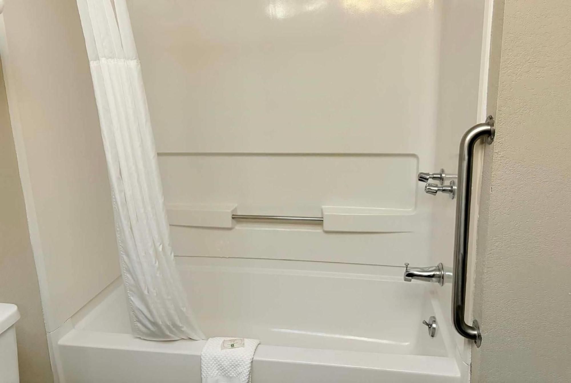 King Suite - Non-Smoking,1758360051:JPEG