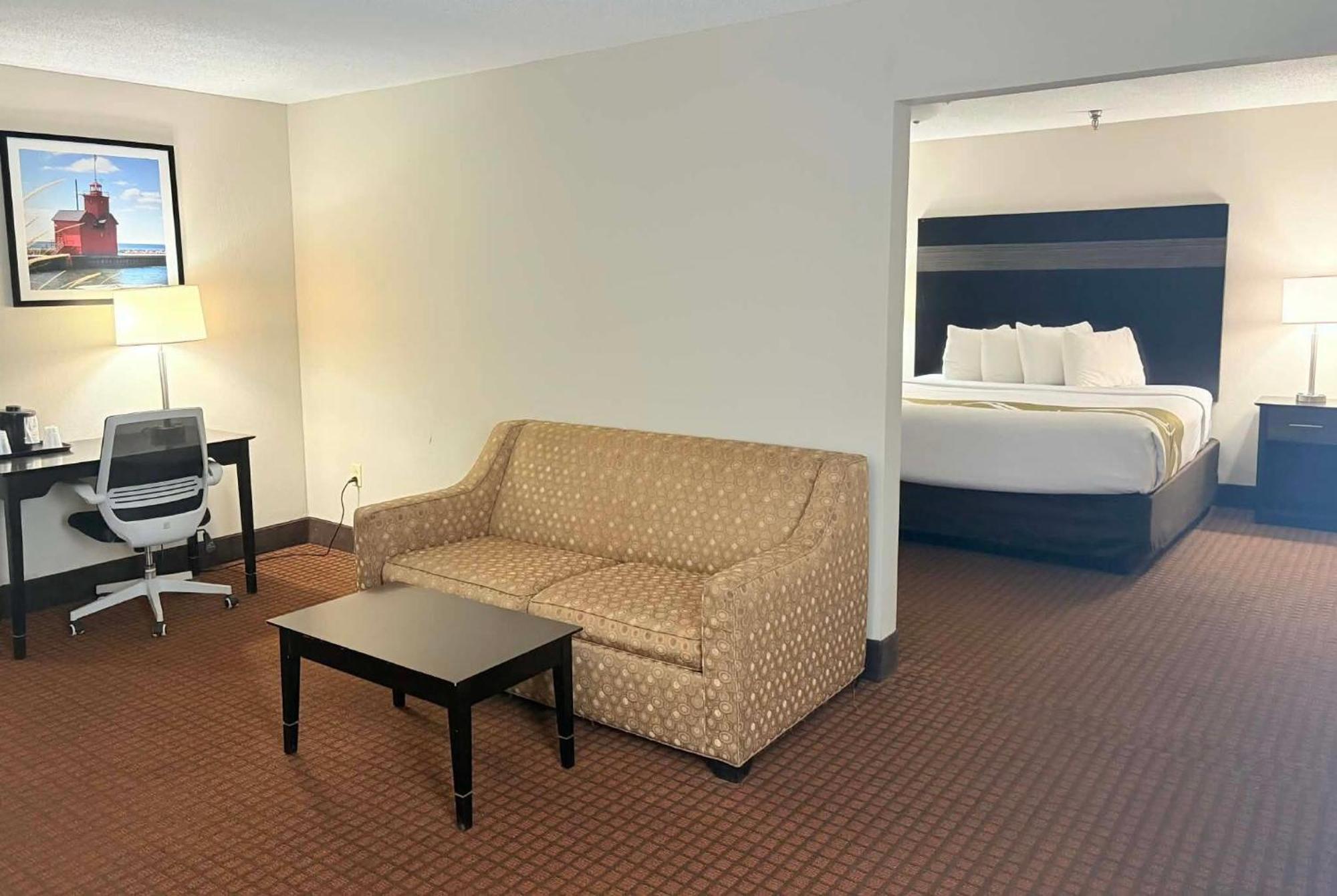 King Suite Non-Smoking,1758360051:JPEG