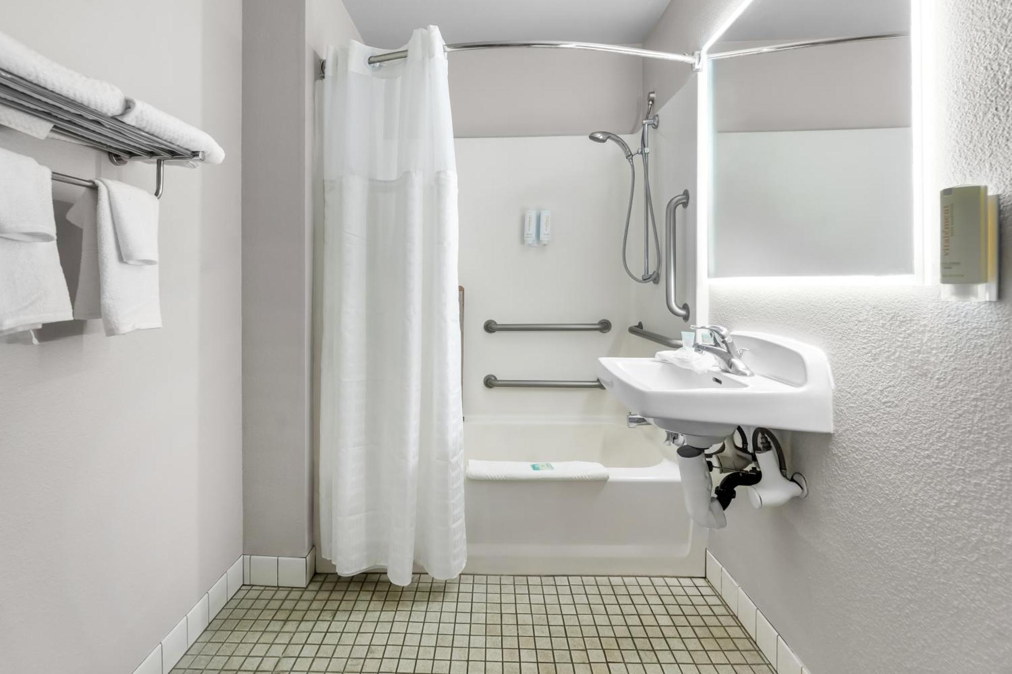 Double Room Roll Shower Disability Access or Non Smoking