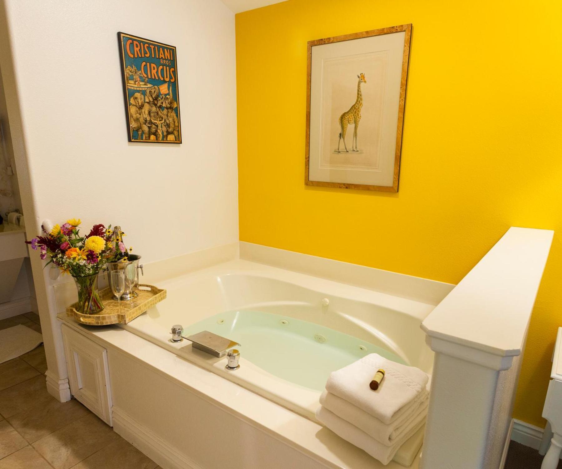 King Room Spa Bath