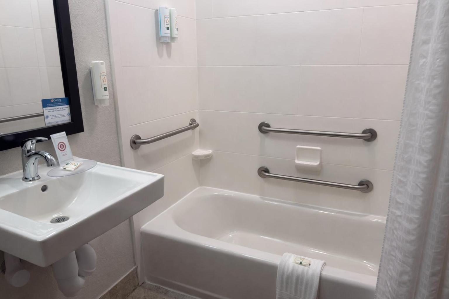 Queen Room Accessible or Nonsmoking