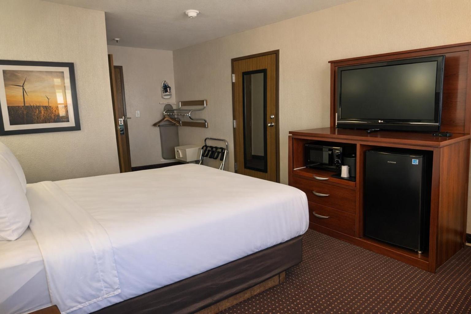 Queen Room Accessible or Nonsmoking