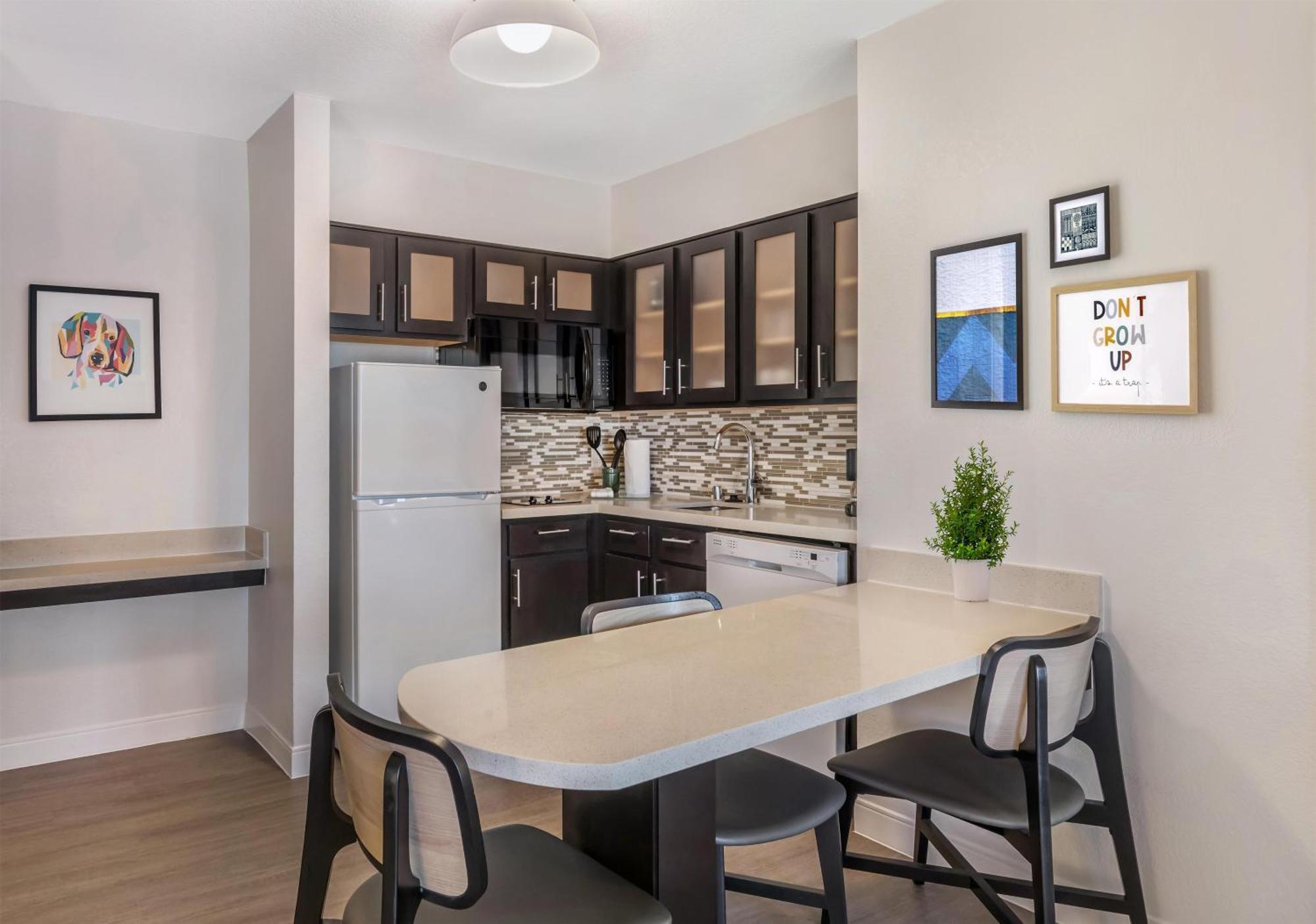 One-Bedroom Queen Suite Bathtub Mobility Accessible