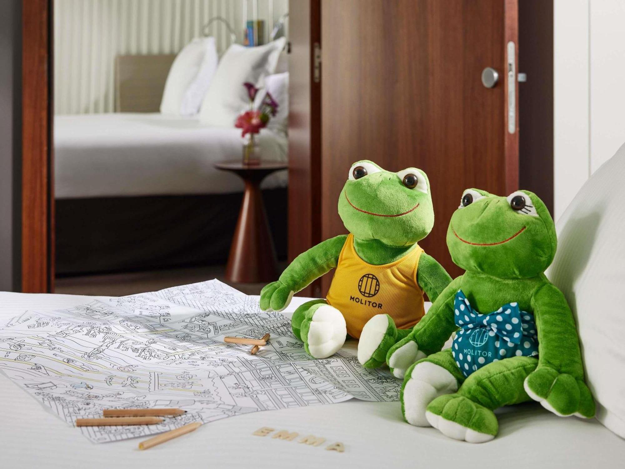 Chambre Familiale Supérieure avec 2 Lits Queen-Size et Hébergements Communicantes - Vue sur Piscine