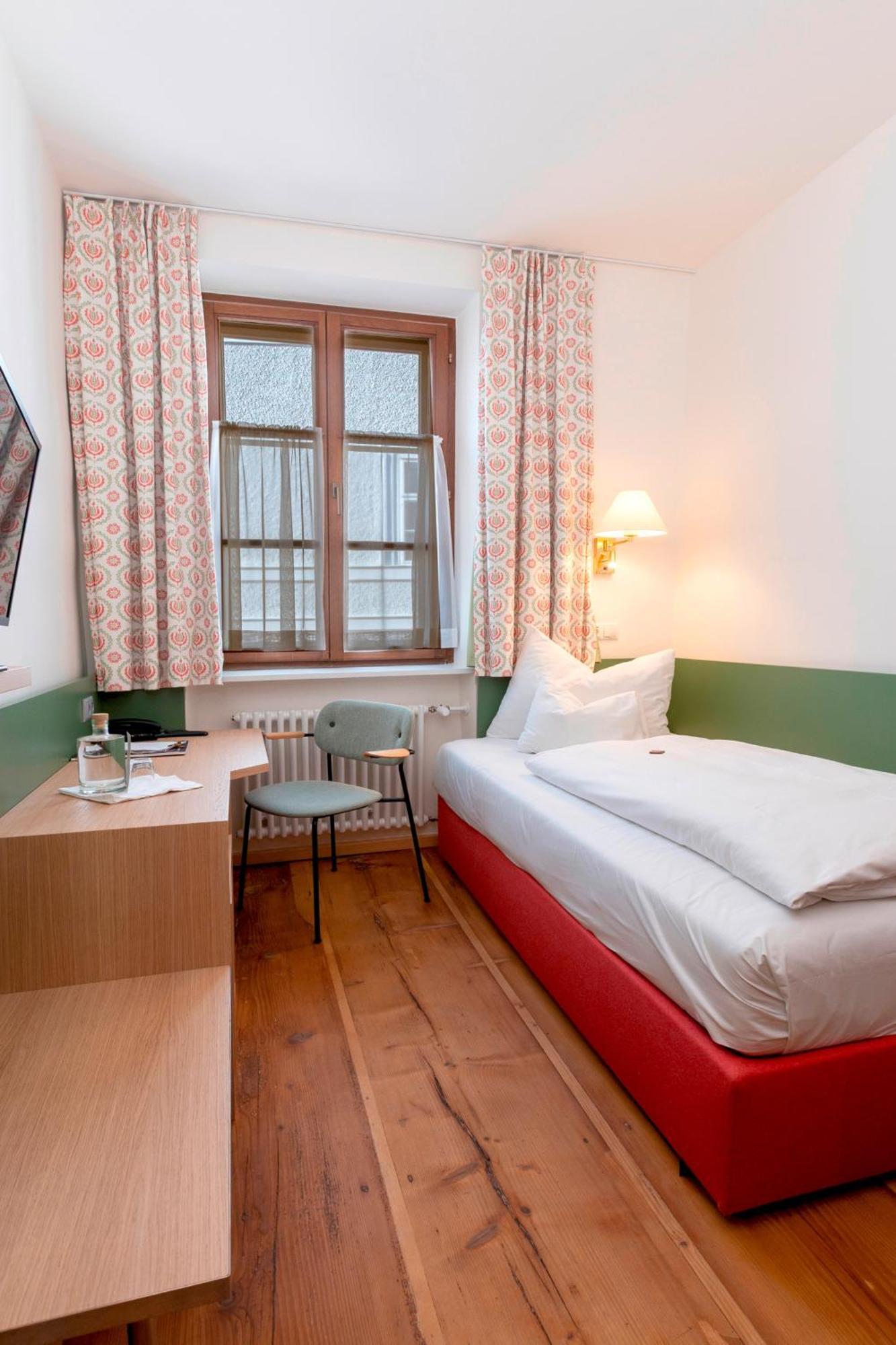 Classic Single Room