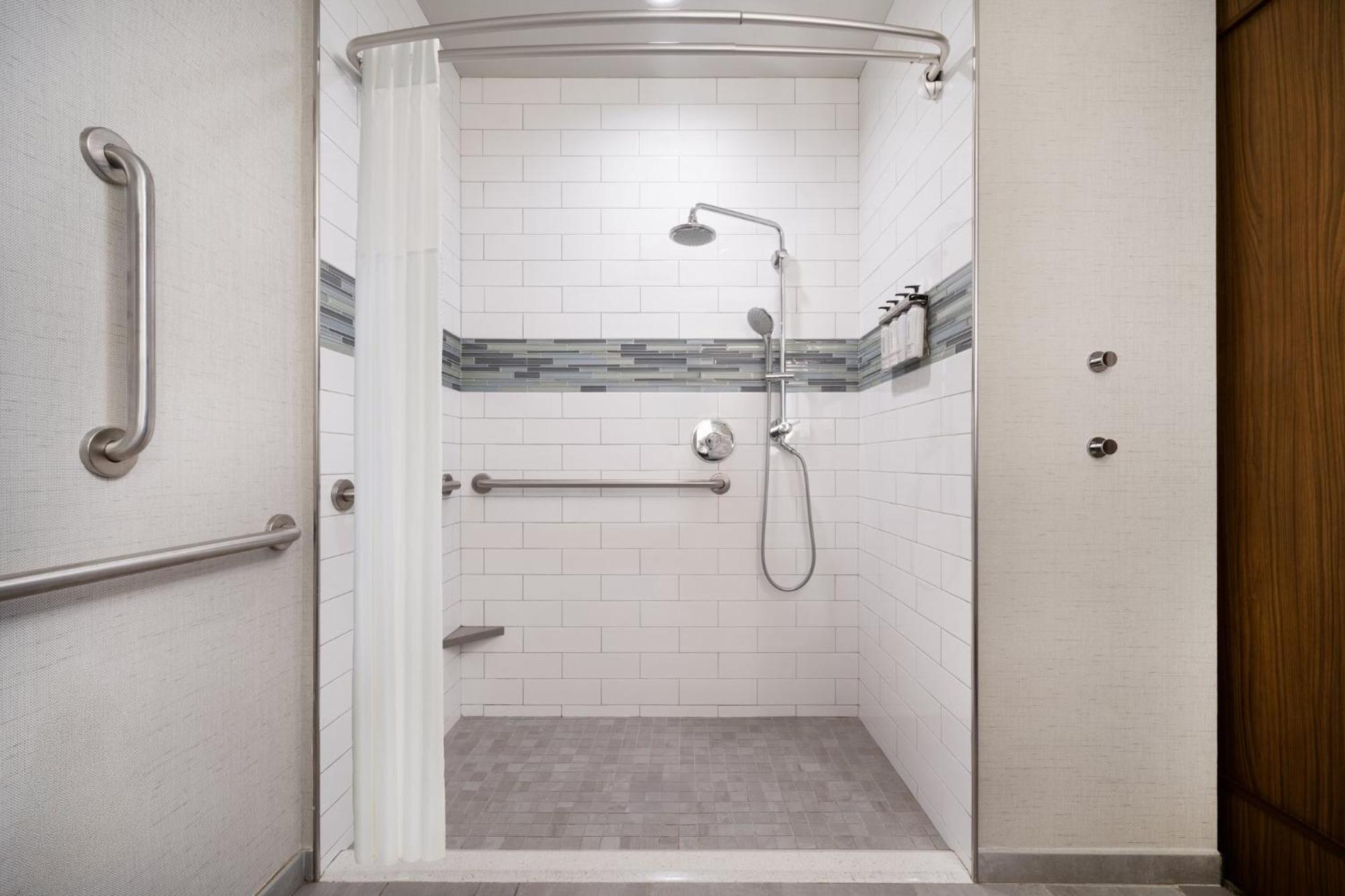 King Room Hearing Accessible Roll Shower