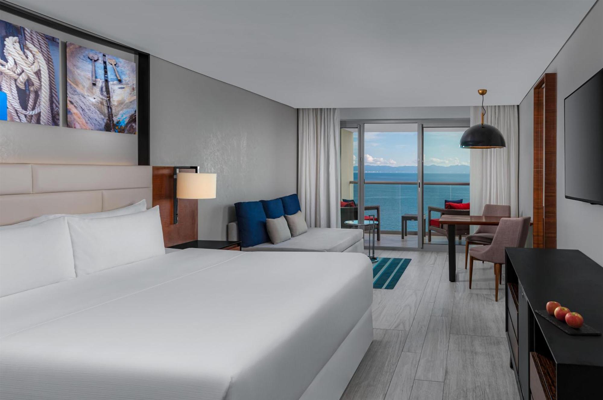 Oceanfront King Room - Mobility Accessible