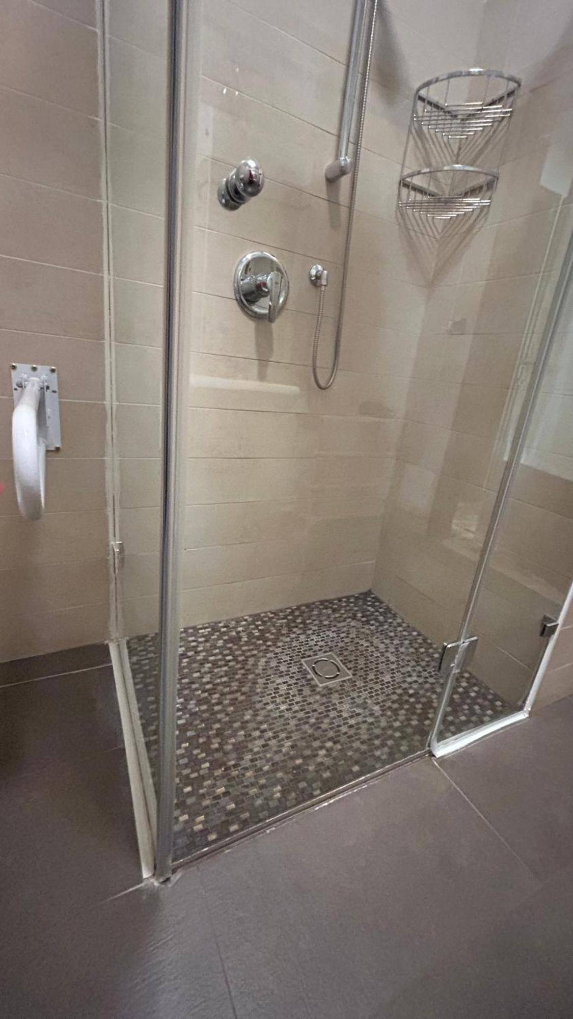 Double or Twin Room Private External Bathroom
