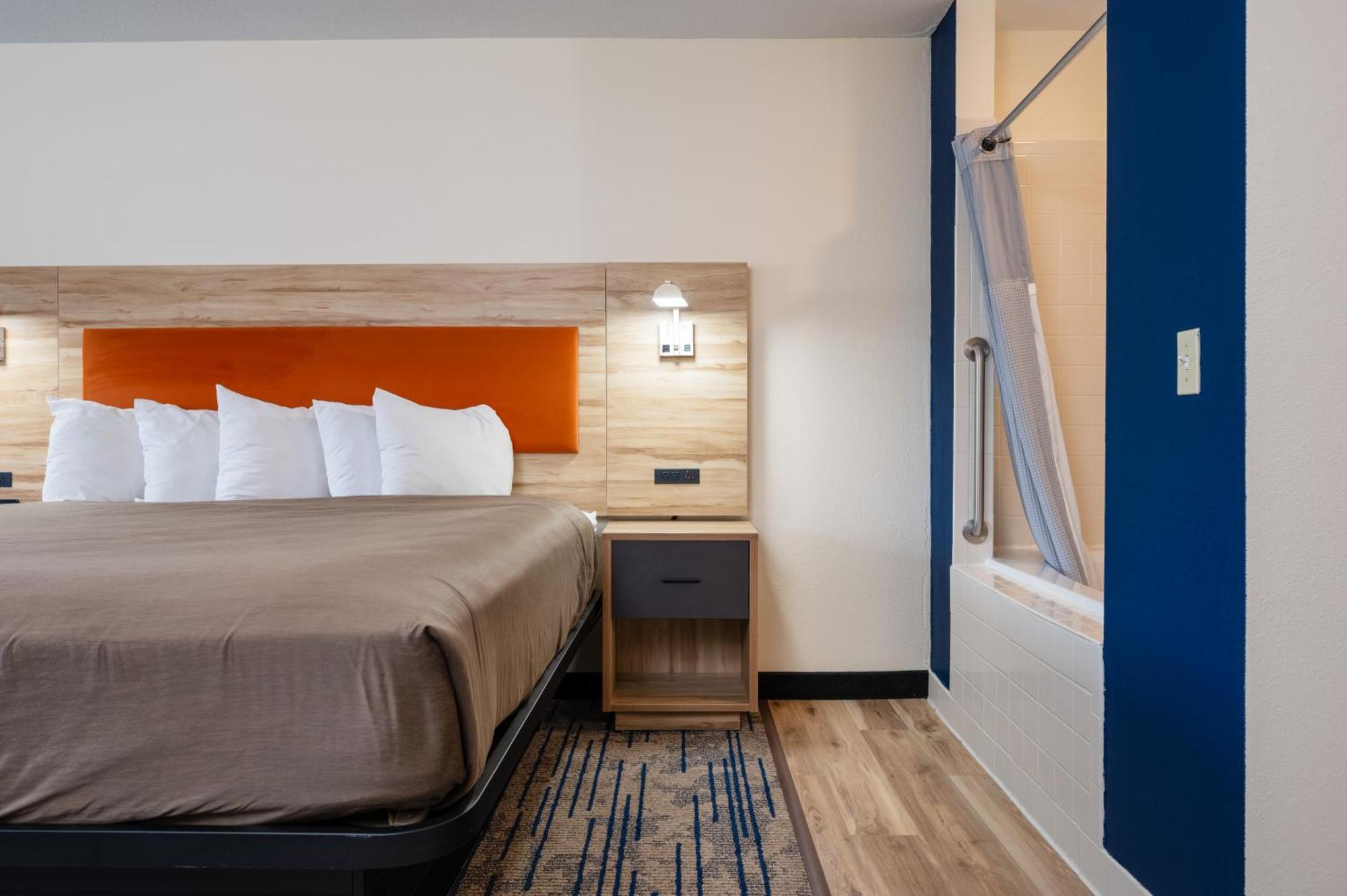 Deluxe Suite with Spa Bath,1758426800:JPEG