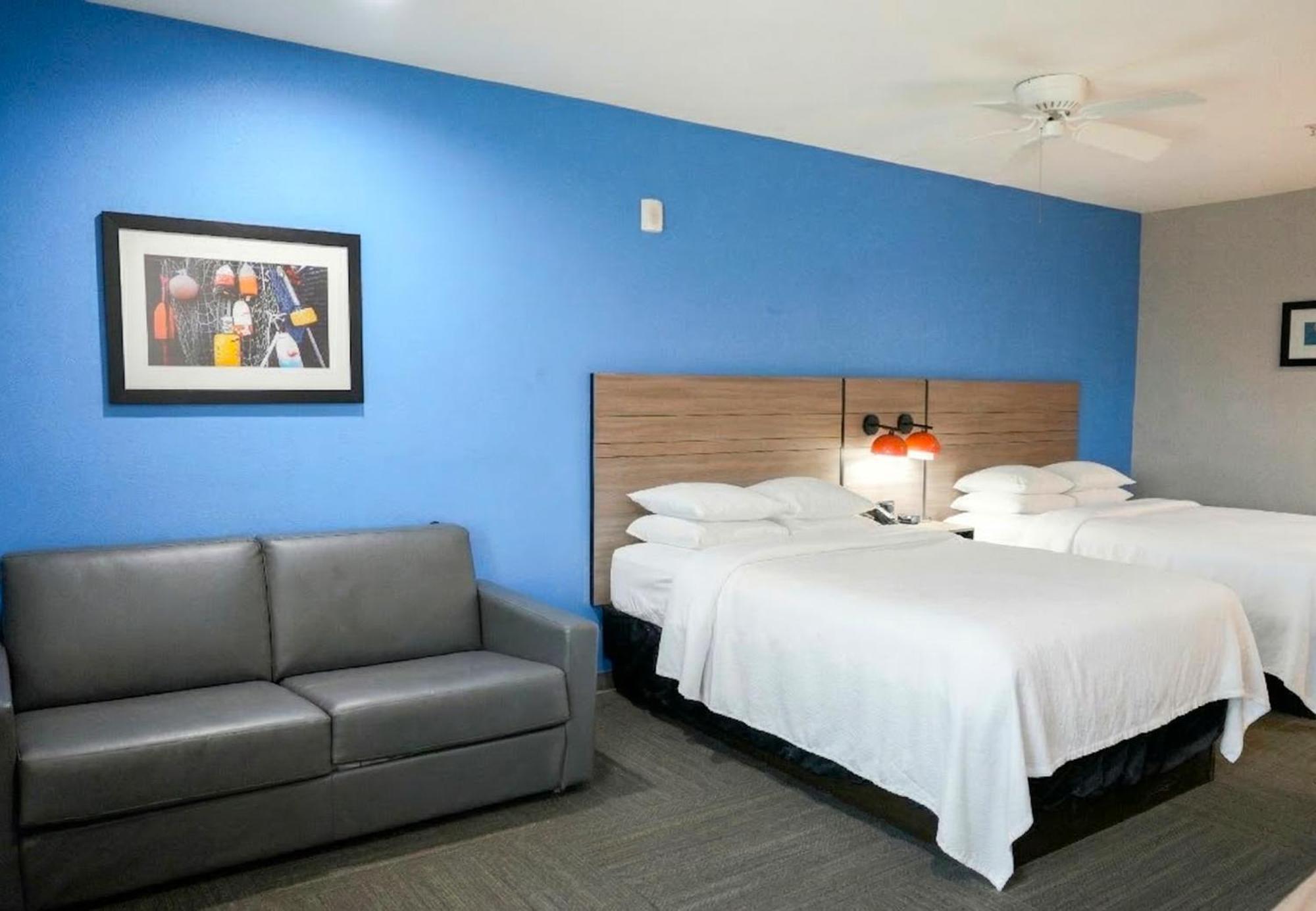 Deluxe Two Queen Room Wheelchair Accessible
