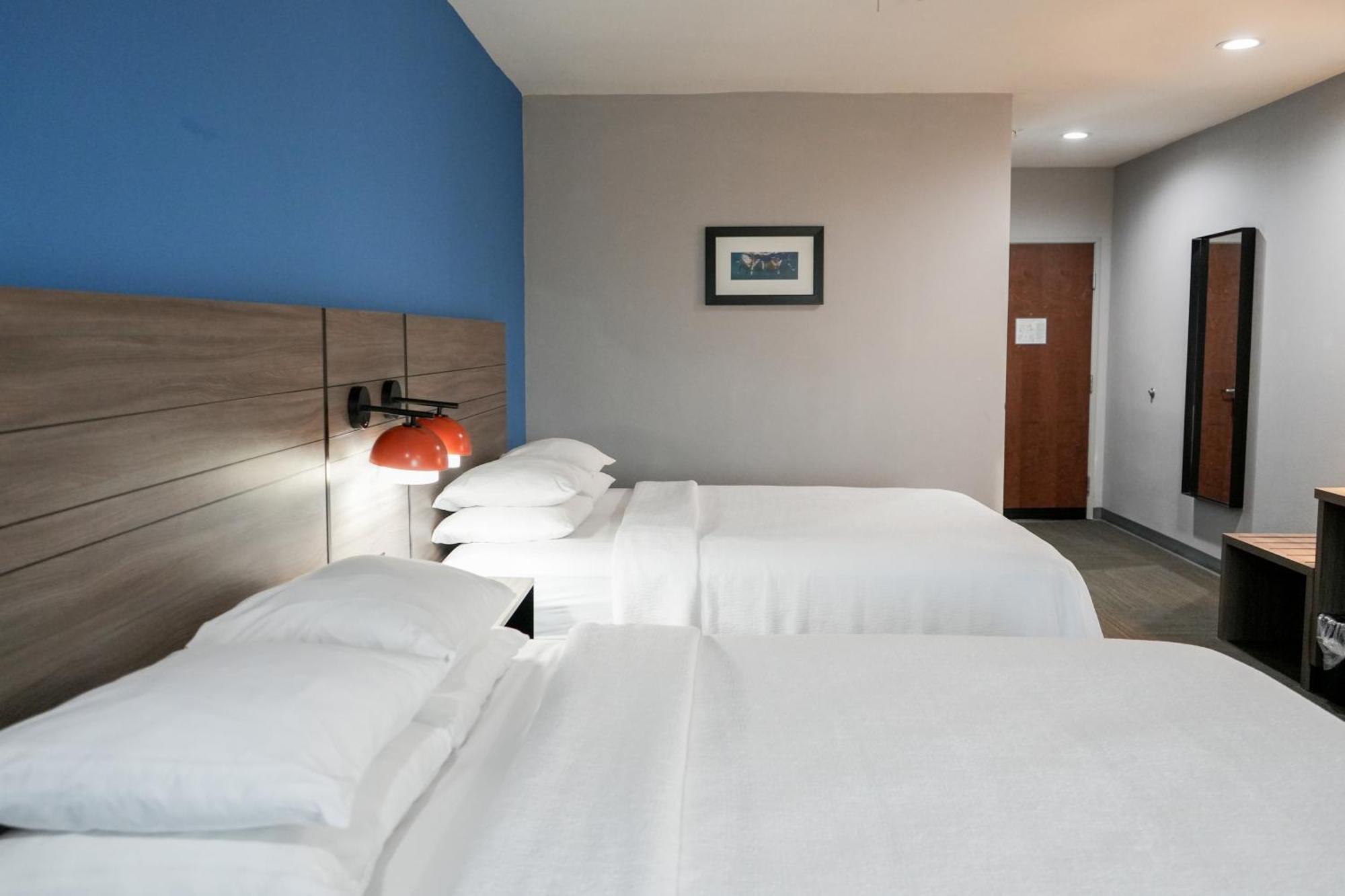 Deluxe Two Queen Room