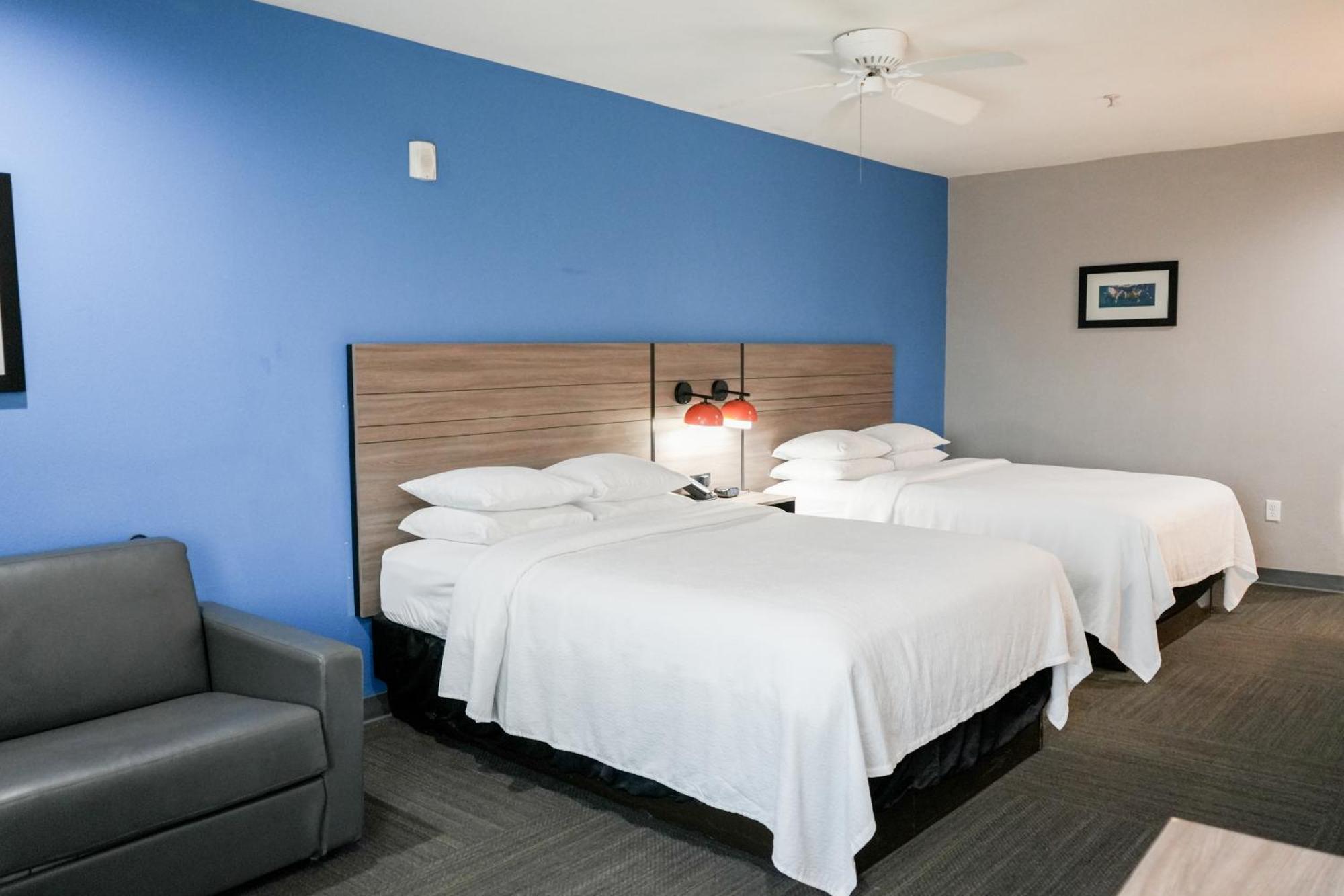 Deluxe Two Queen Room