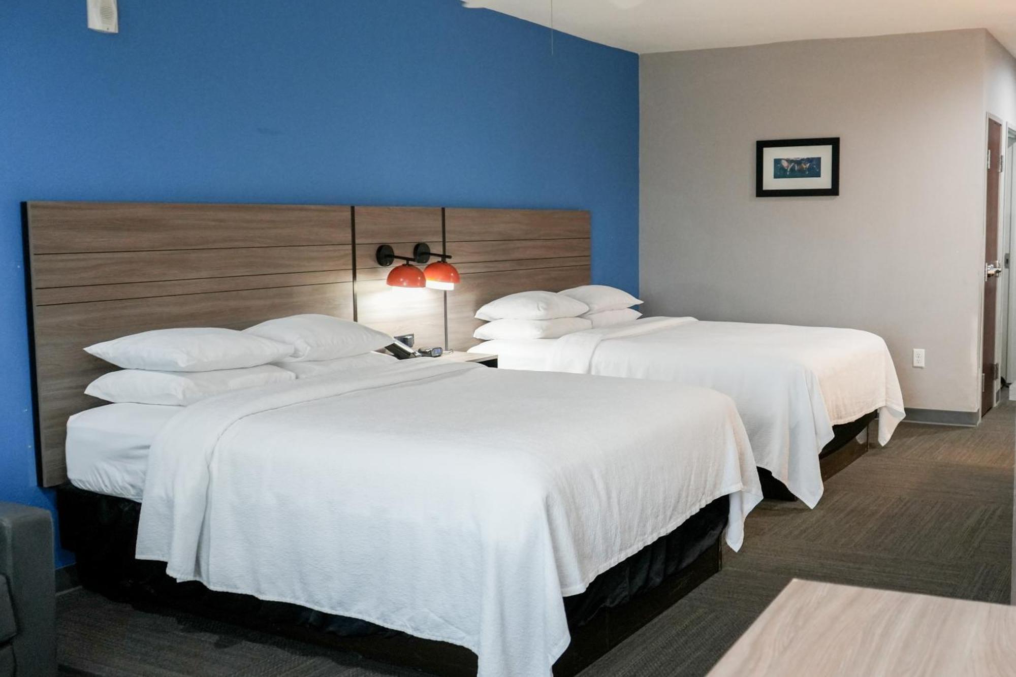 Deluxe Two Queen Room