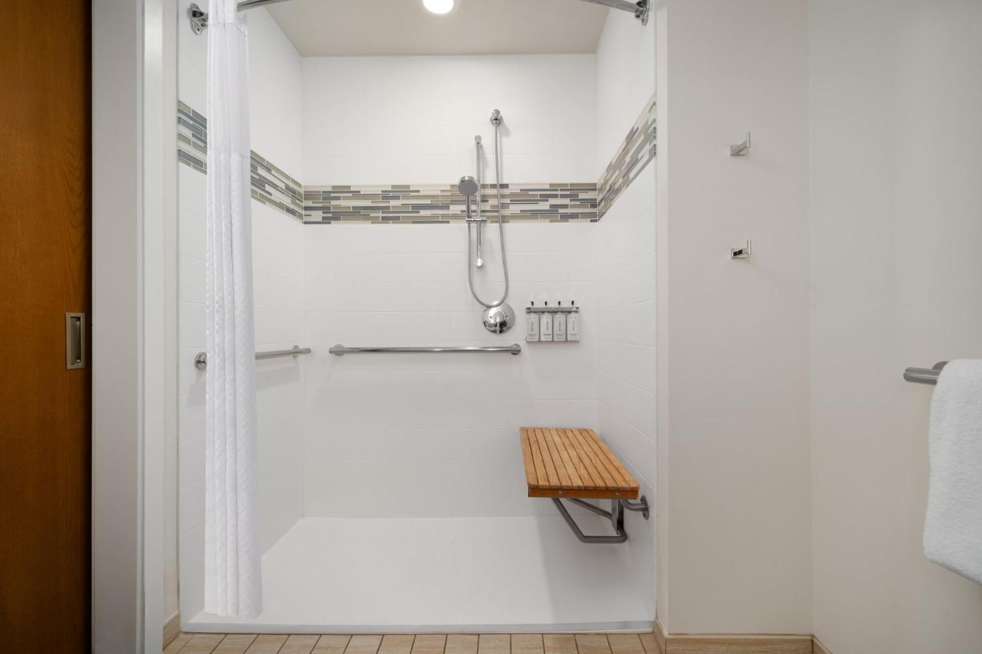 Standard Queen Room Two Queen Beds Roll Shower Mobility Access