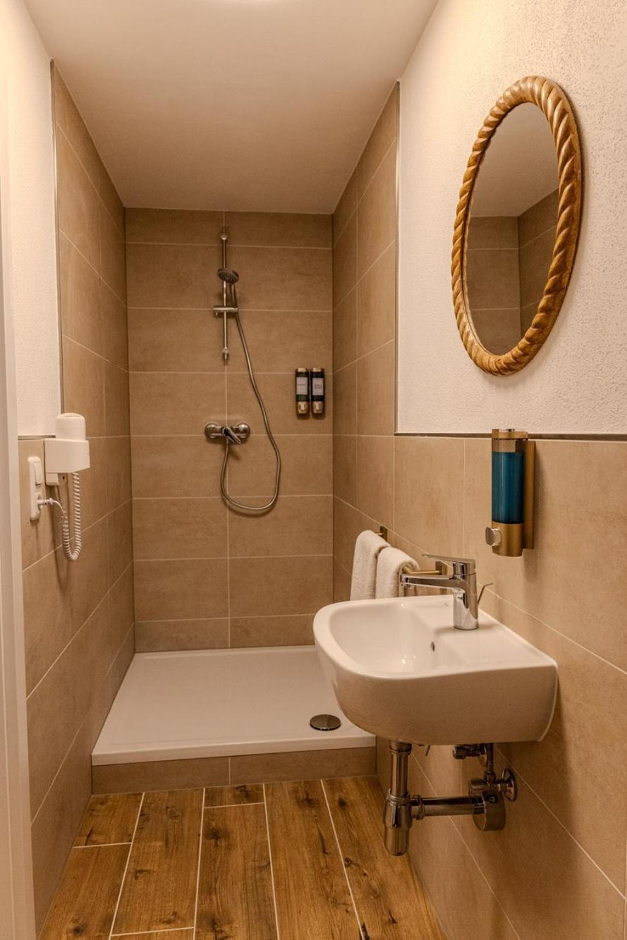 Single Room Private External Bathroom