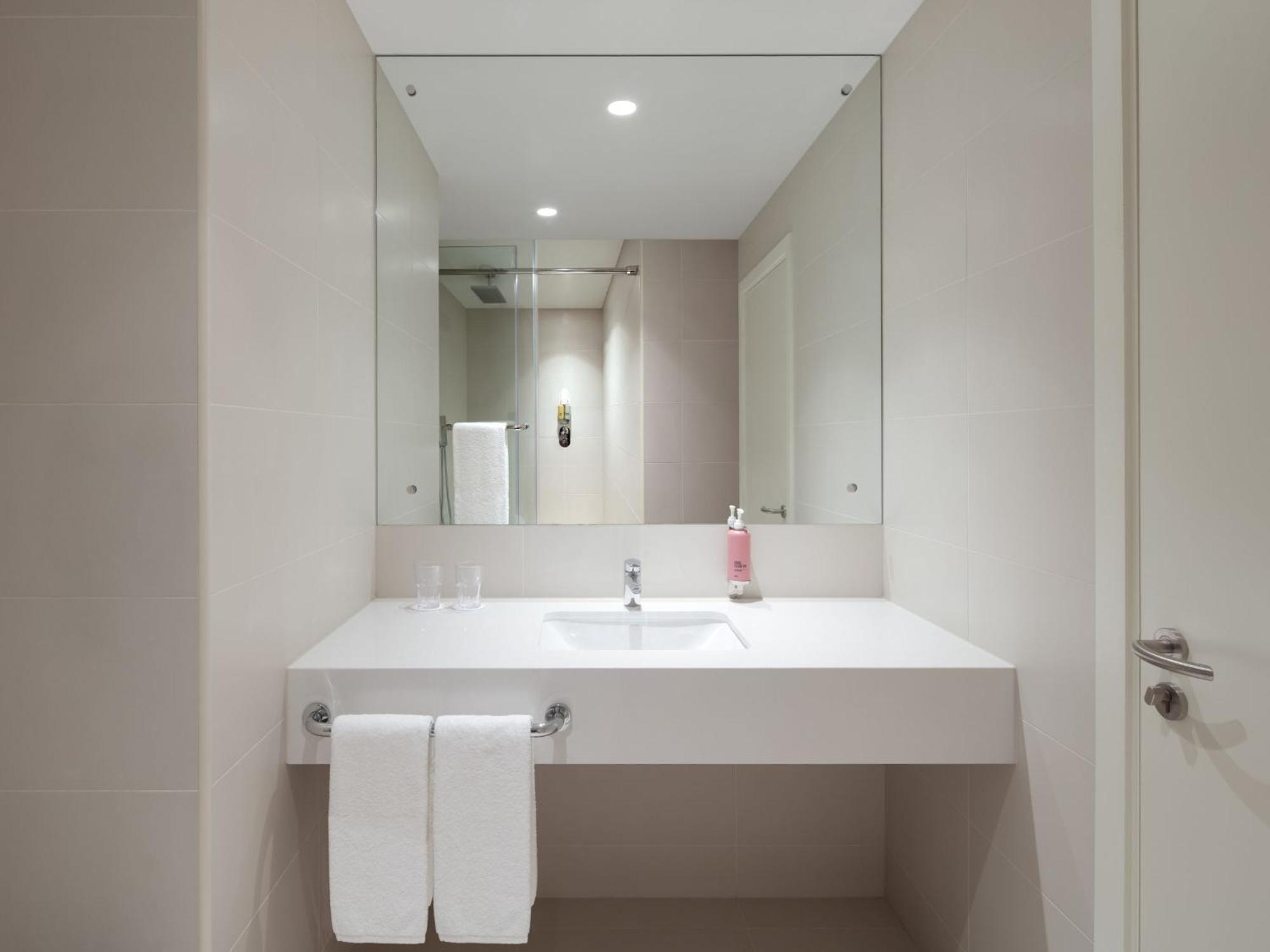 Rover Room - 36-Hour Staycation with 09:00 AM Early Check-in and 09:00 PM Late Checkout,1758463458:JPEG