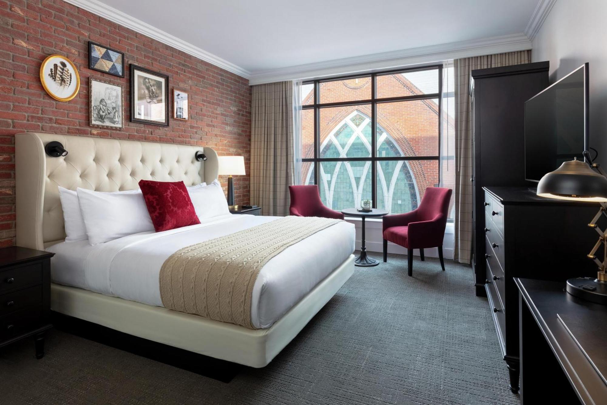 King Room - Mobility Accessible with Roll In Shower,1758468047:JPEG