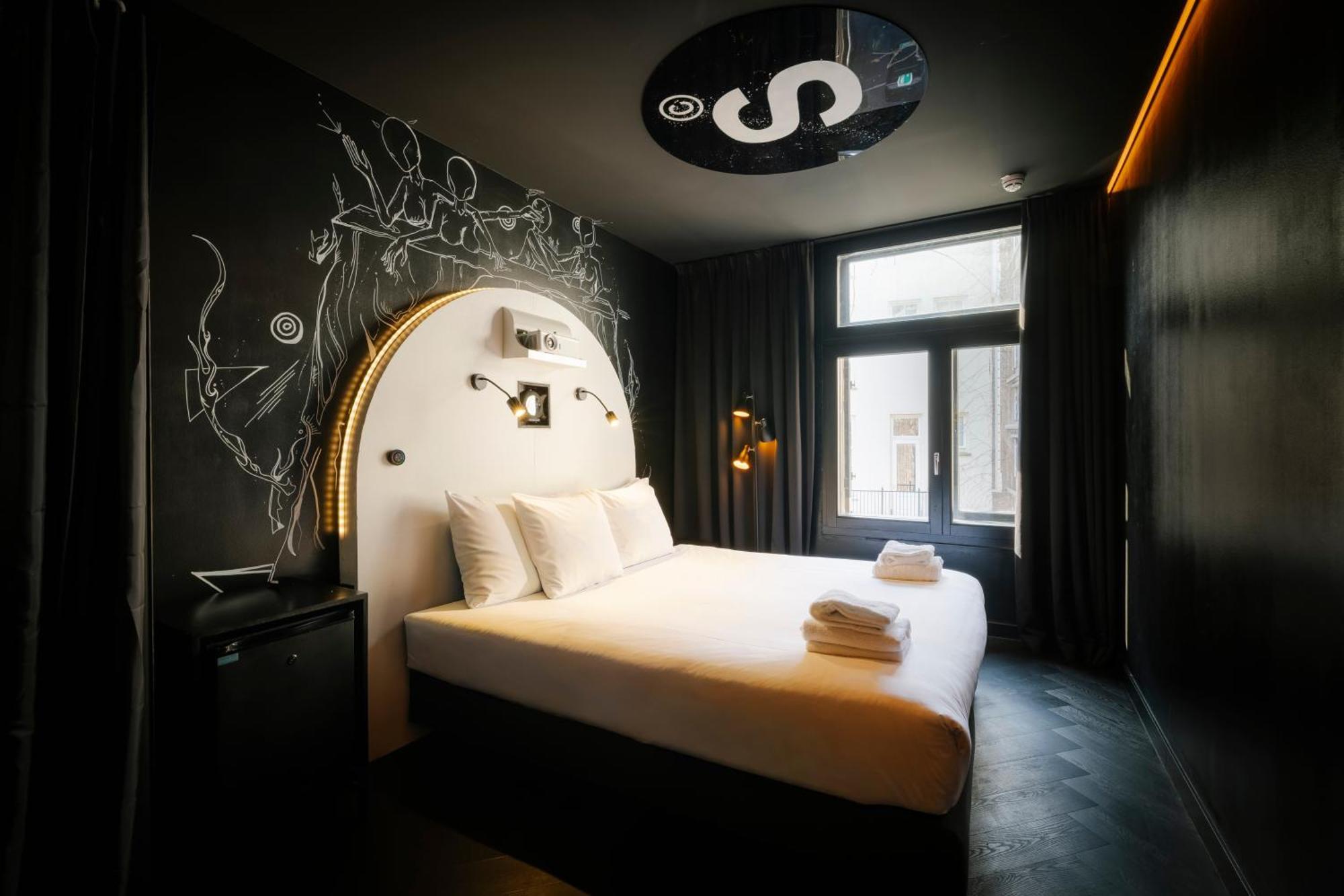 Double Room "Le Noir" by SUPPER