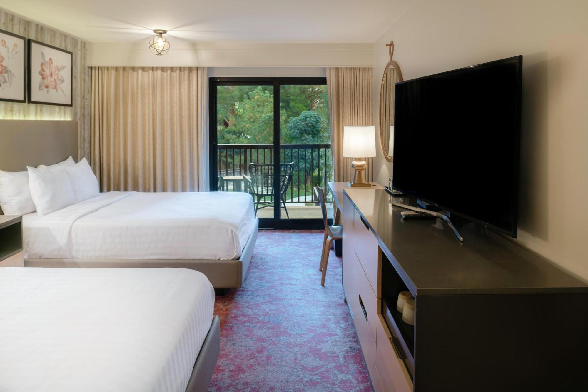 Room Two Queen Beds Canyon View