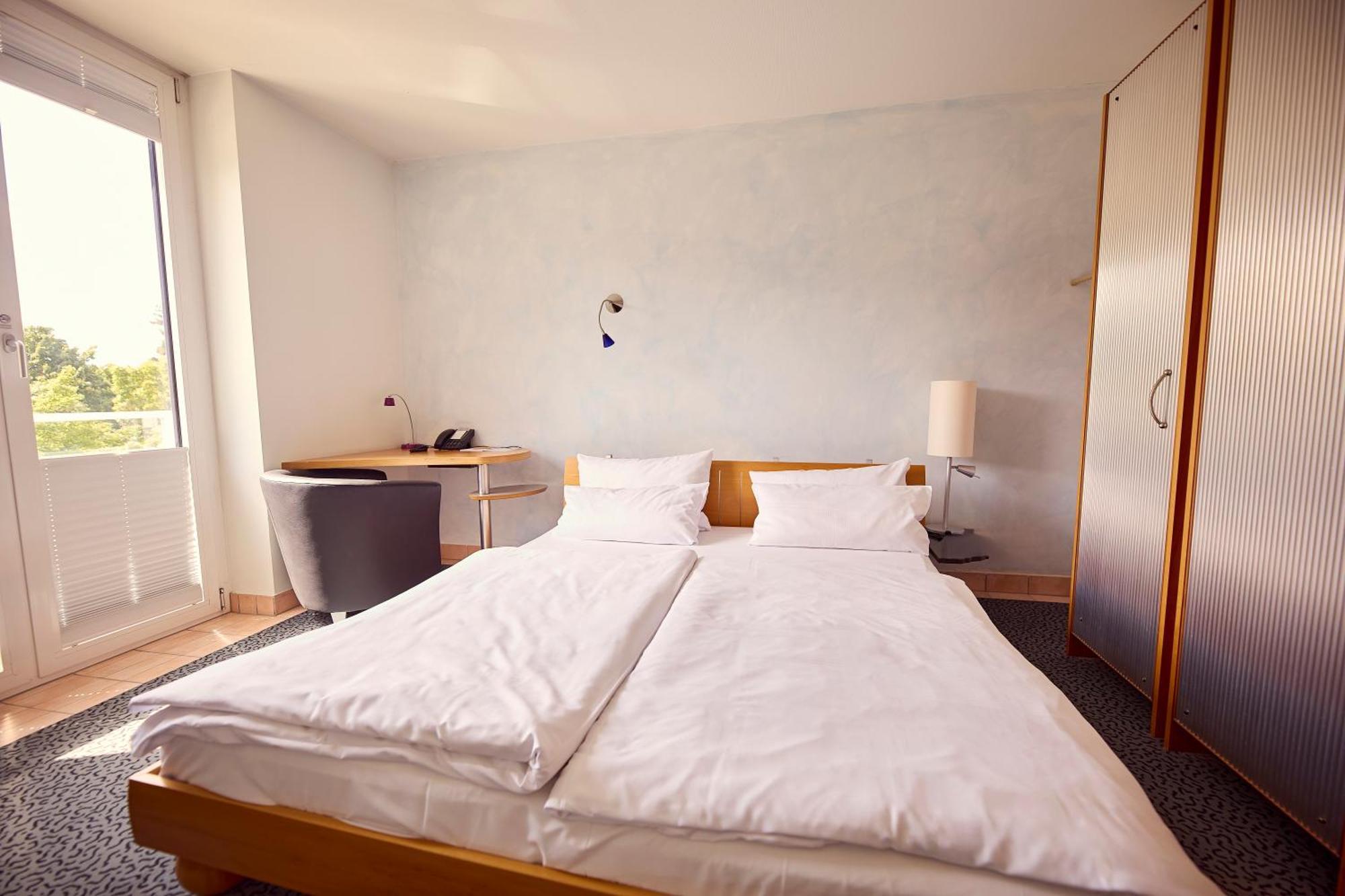 Double Room Alb Street side