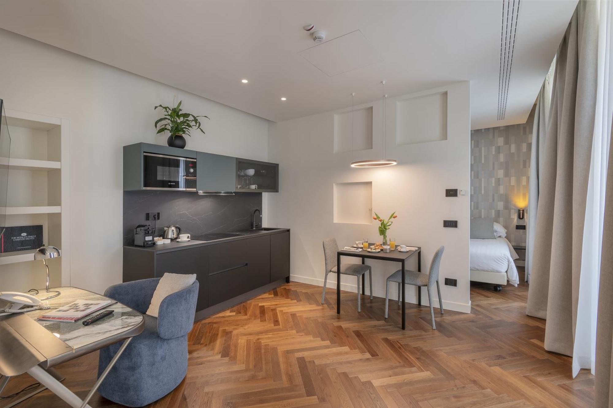 Deluxe Apartment