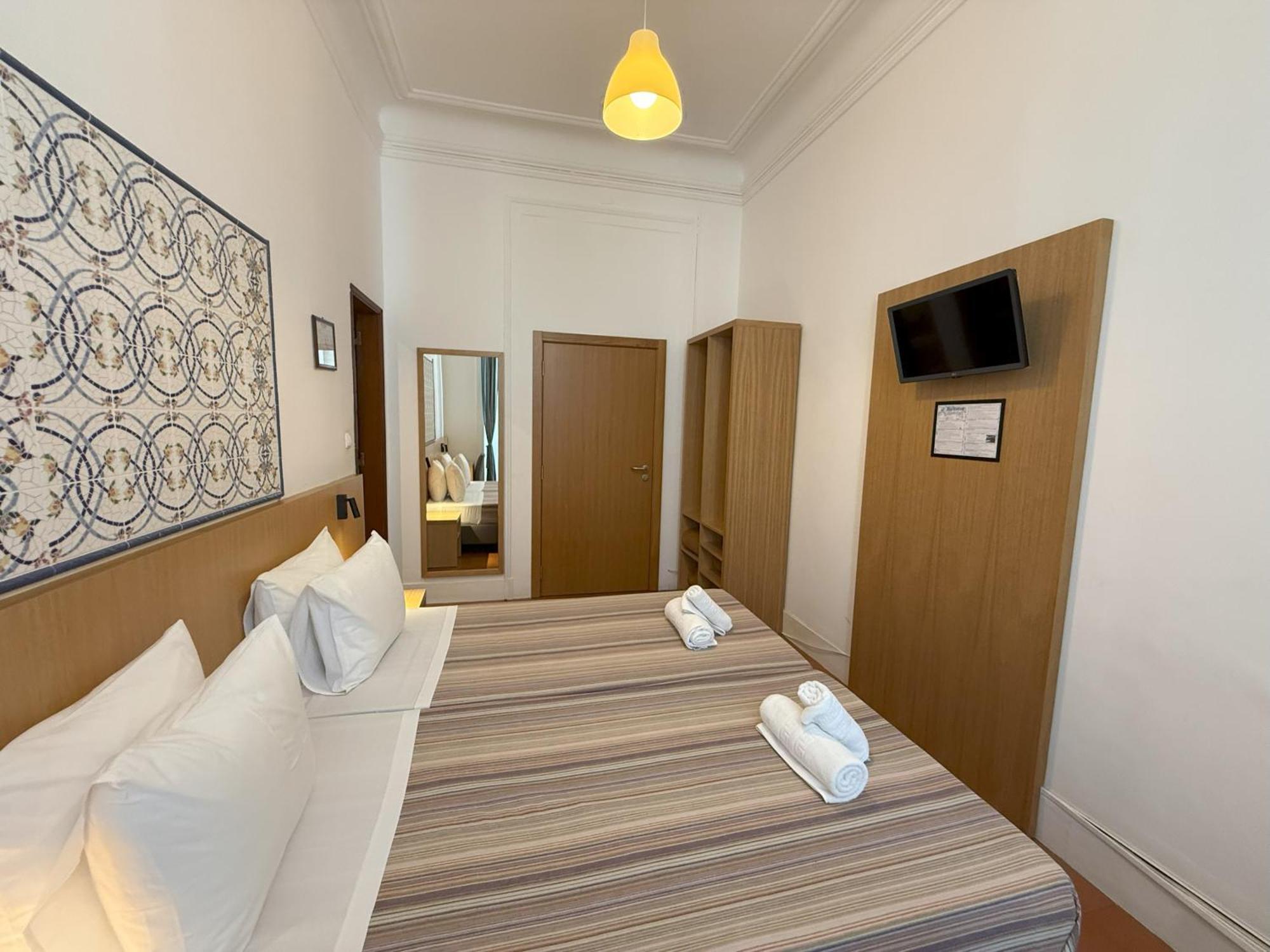 Double or Twin Room Private Bathroom