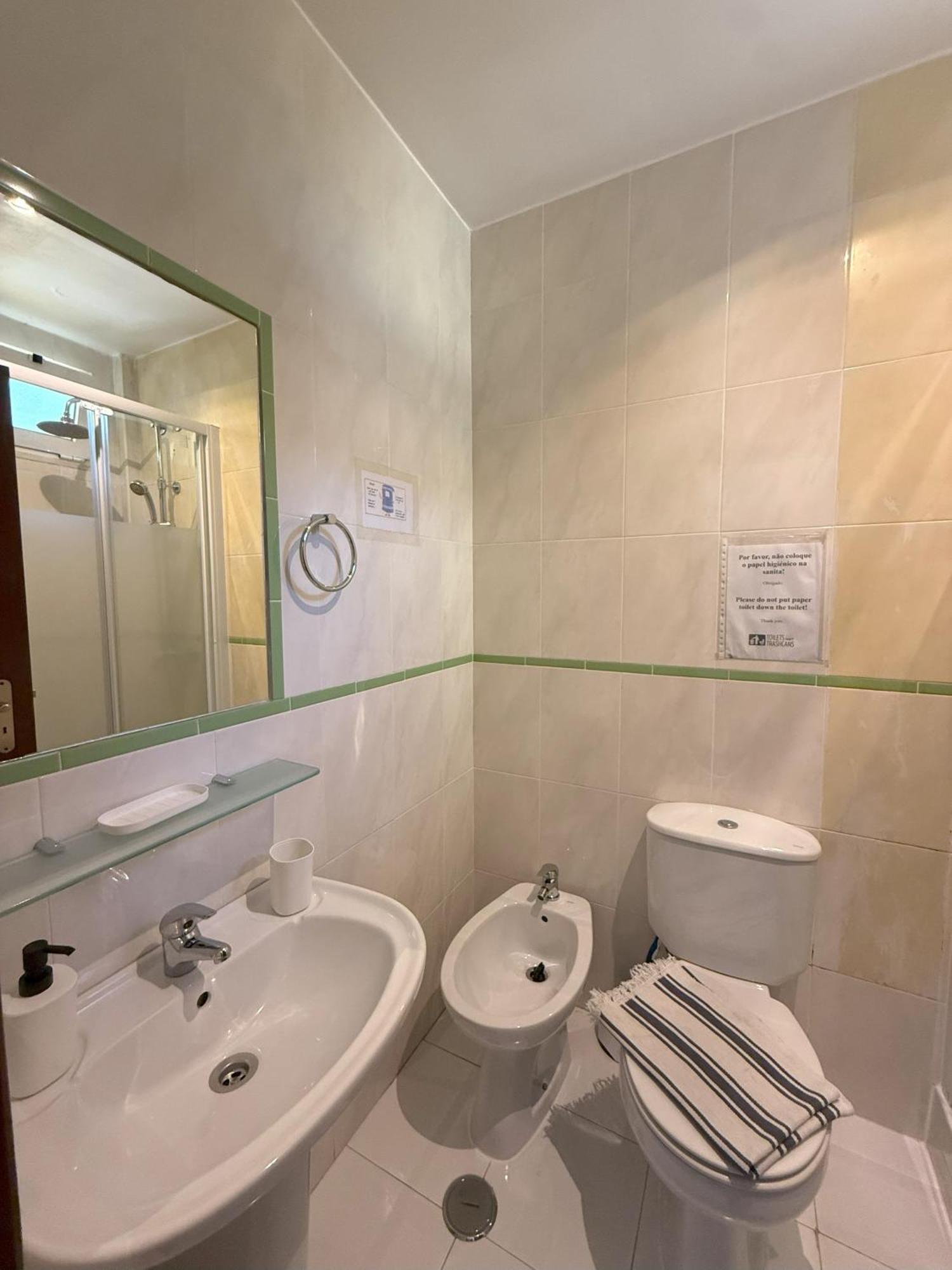 Double or Twin Room Private Bathroom