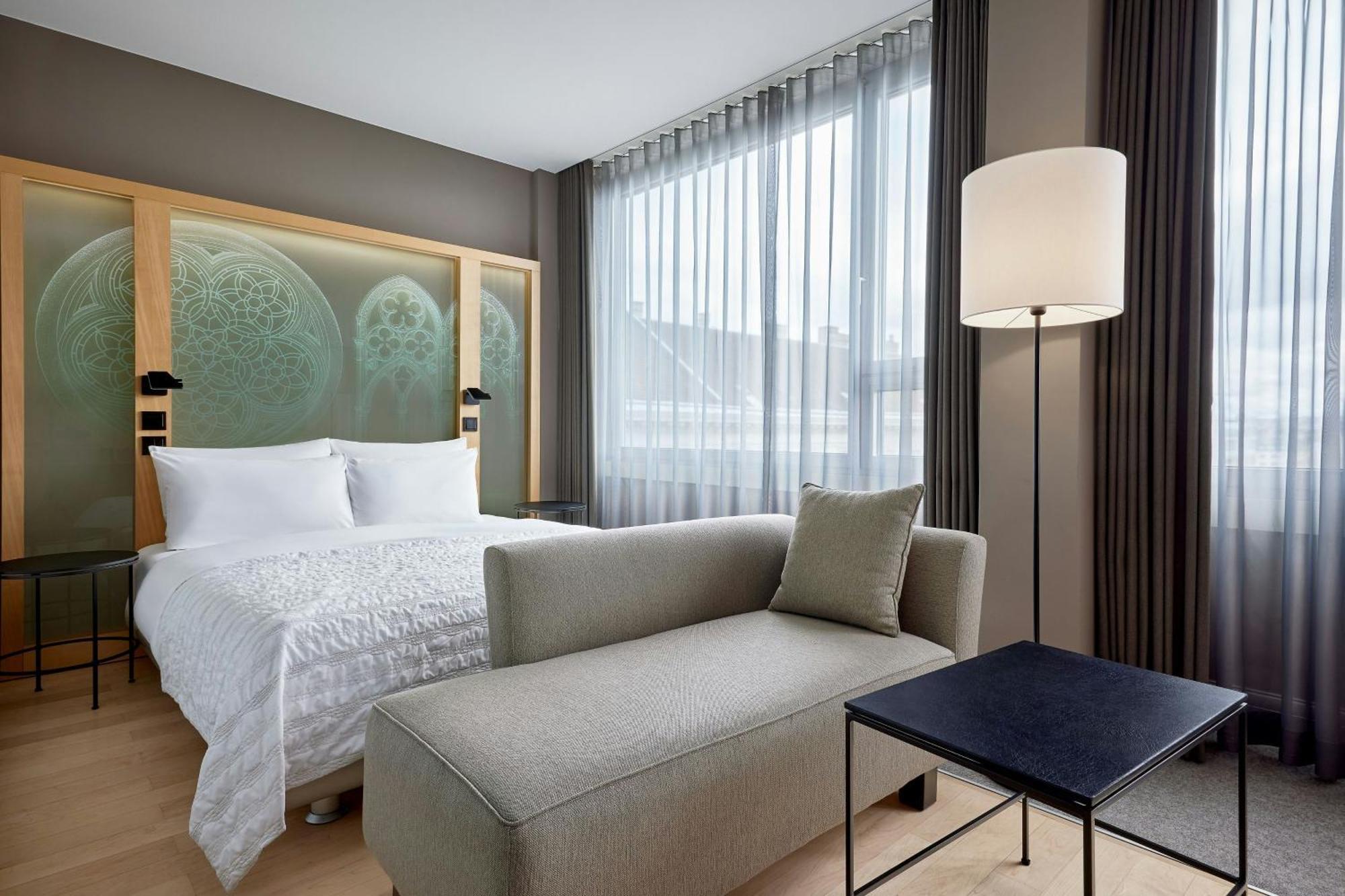 Classic Room with Courtyard View,1758526376:JPEG