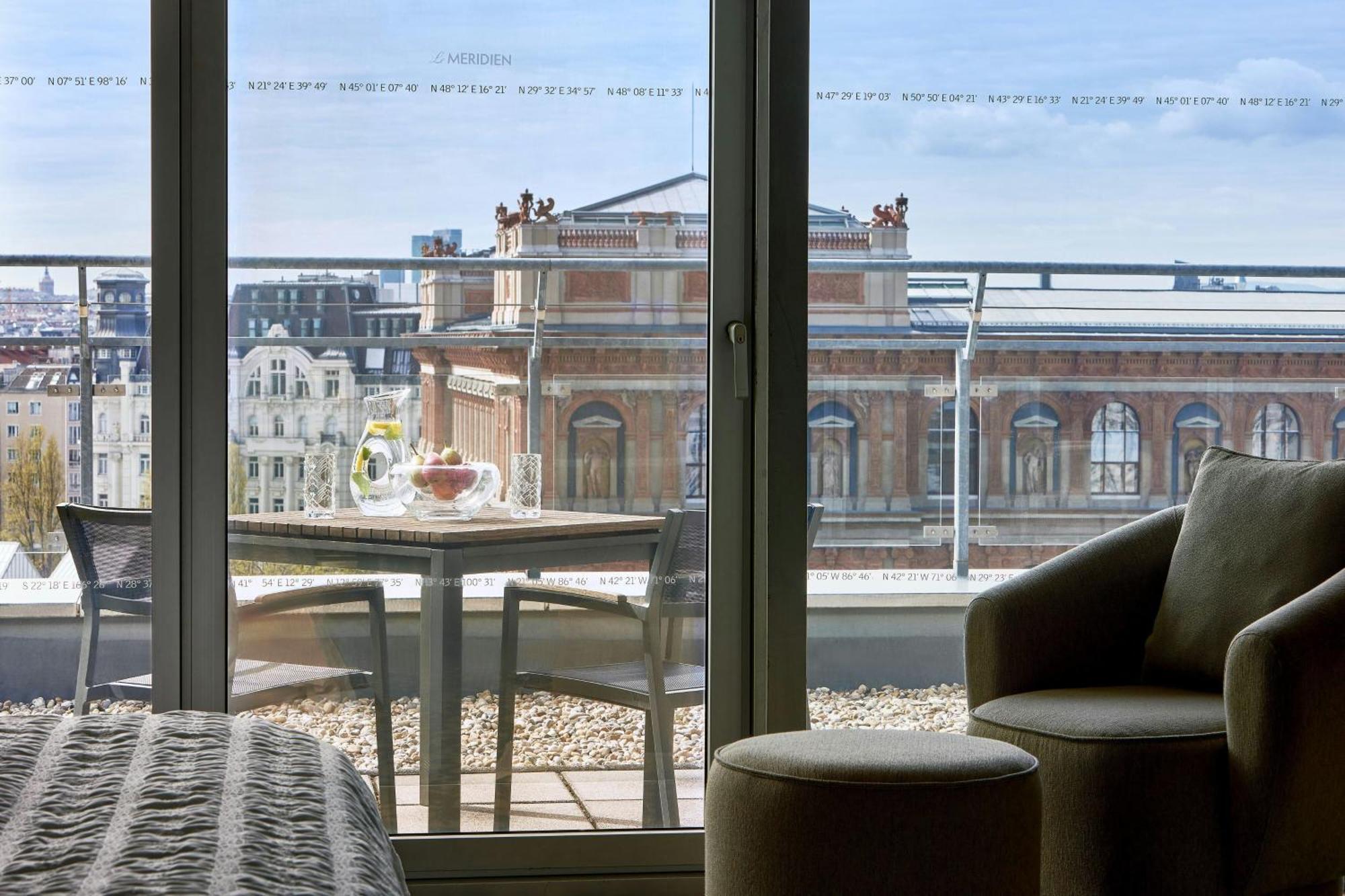 Zimmer mit Dachterrasse und Stadtblick