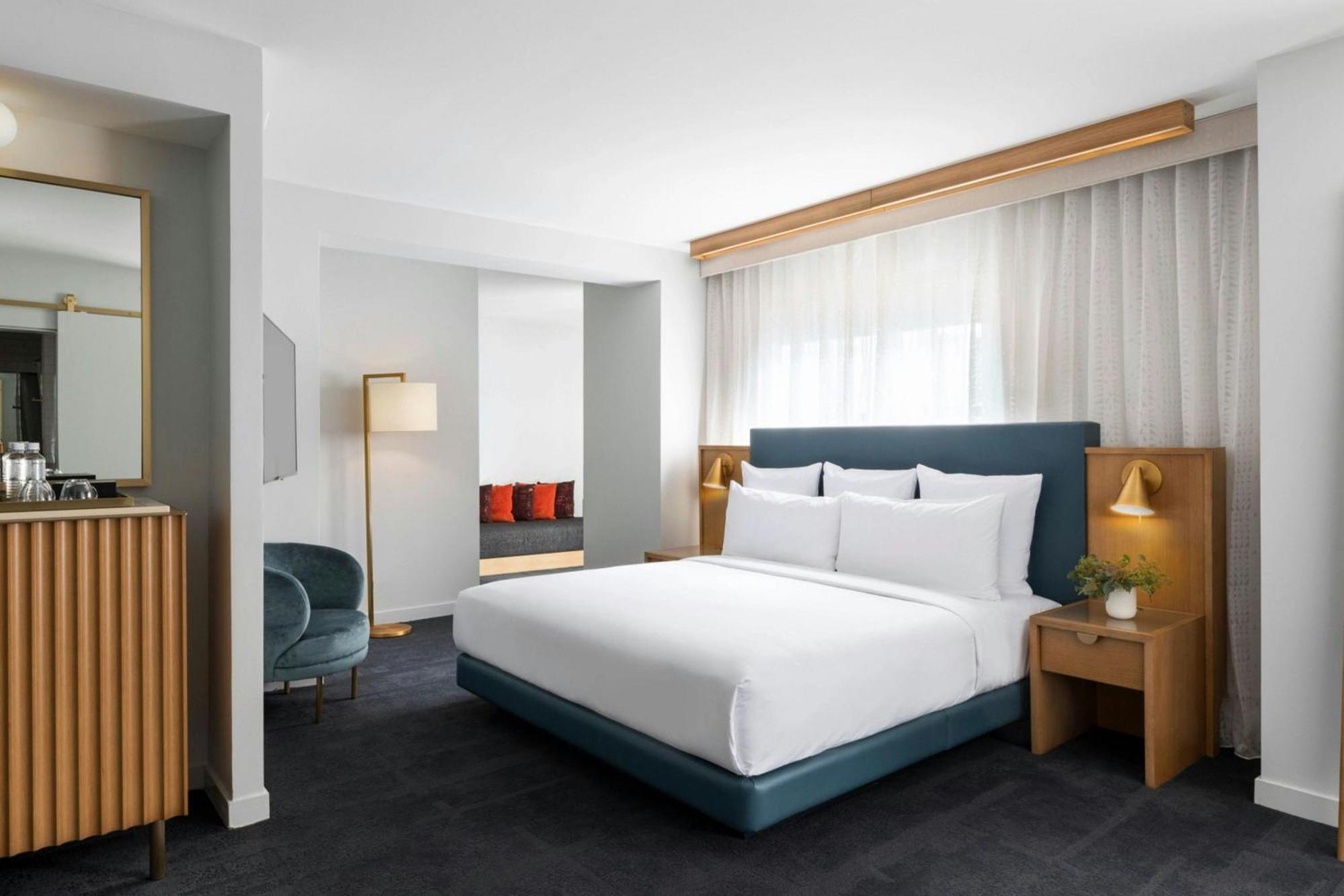 One-Bedroom King Suite